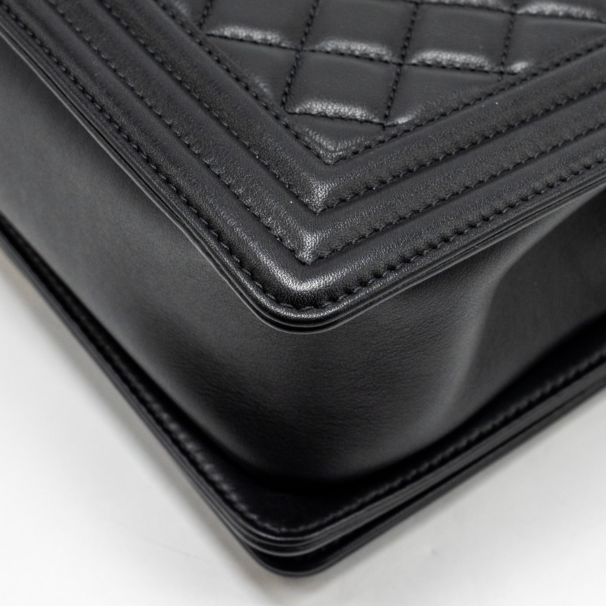 CHANEL MEDIUM BOY BAG CALFSKIN BLACK GHW
