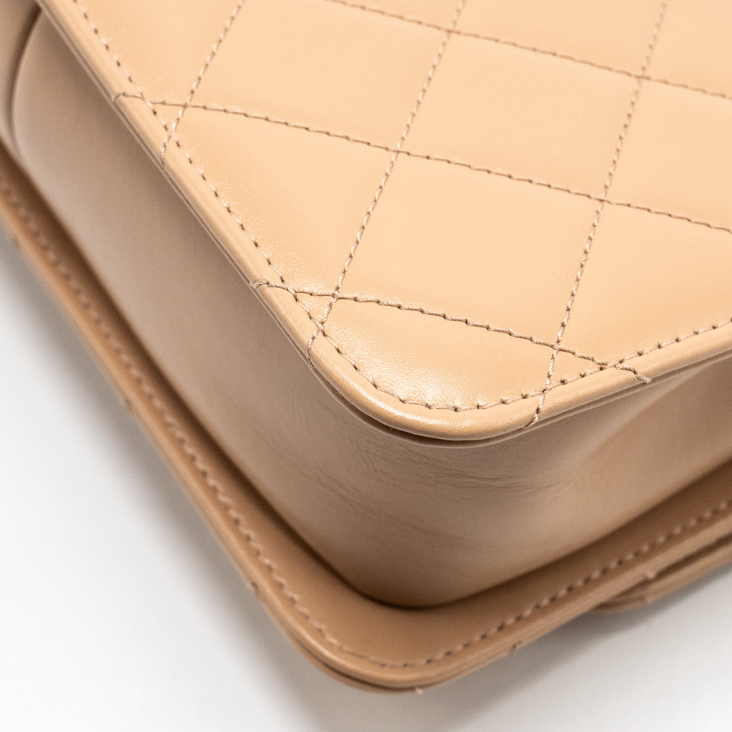 CHANEL 21A GOLD CRUSH FLAP BAG CALFSKIN BEIGE GHW (MICROCHIP)