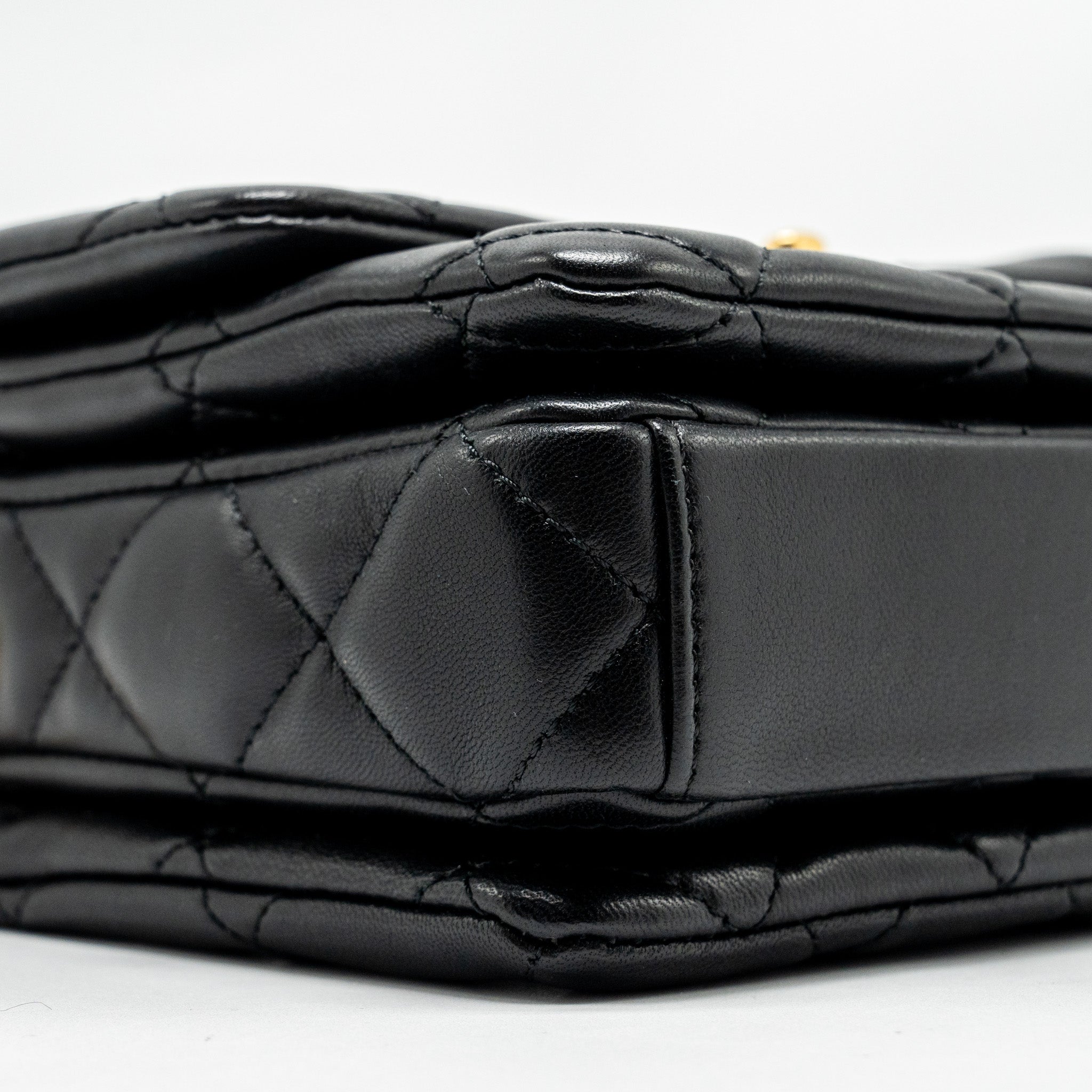 CHANEL 22A BUTTON ON CHAIN FLAP BAG LAMBSKIN BLACK GHW (MICROCHIP)