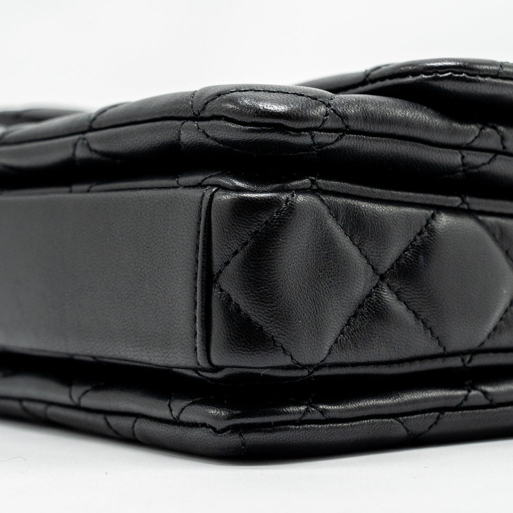 CHANEL 22A BUTTON ON CHAIN FLAP BAG LAMBSKIN BLACK GHW (MICROCHIP)