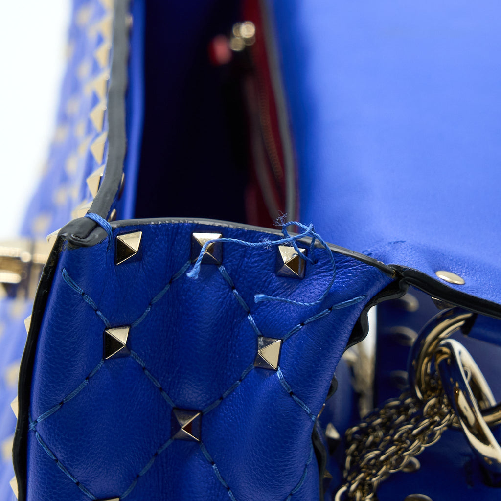 VALENTINO GARAVANI MEDIUM ROCKSTUD SPIKE SHOULDER BAG BLUE