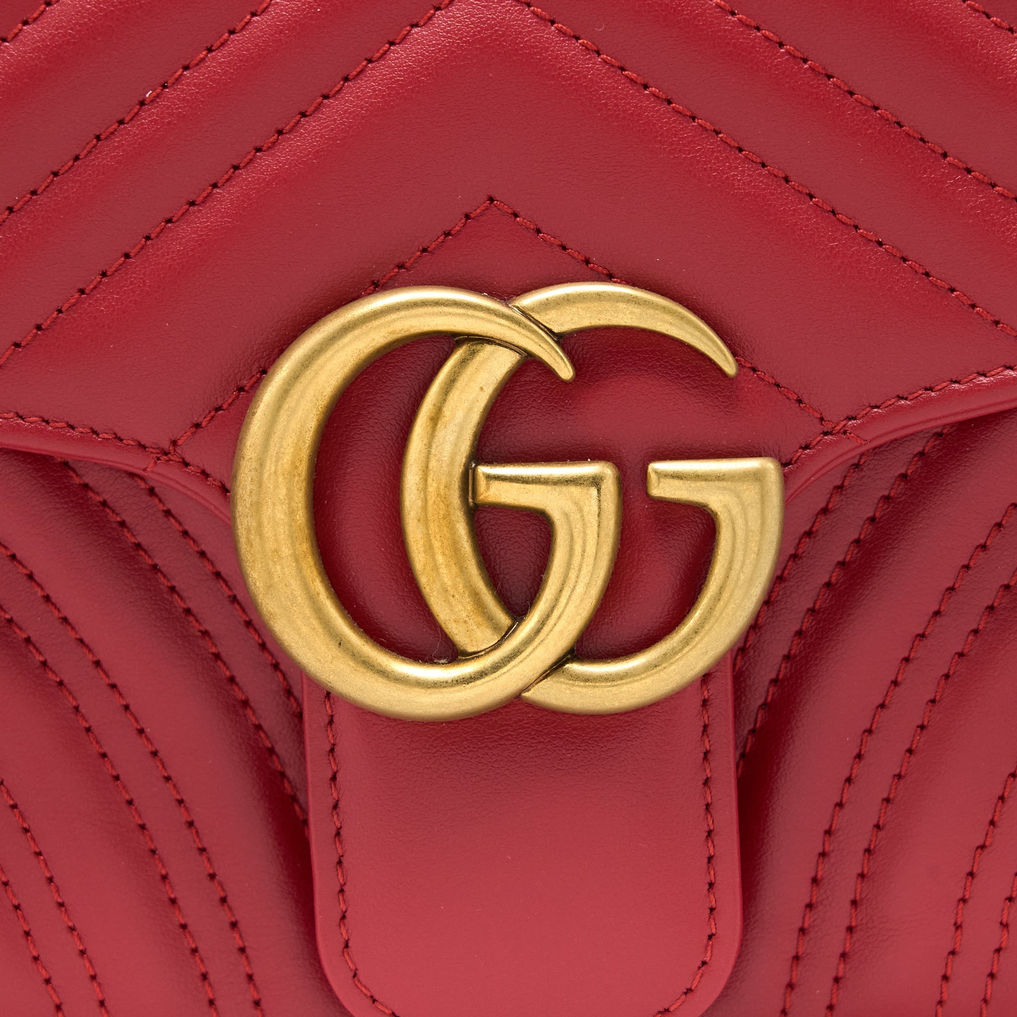 GUCCI SMALL GG MARMONT BAG CALFSKIN RED BRUSHED GHW