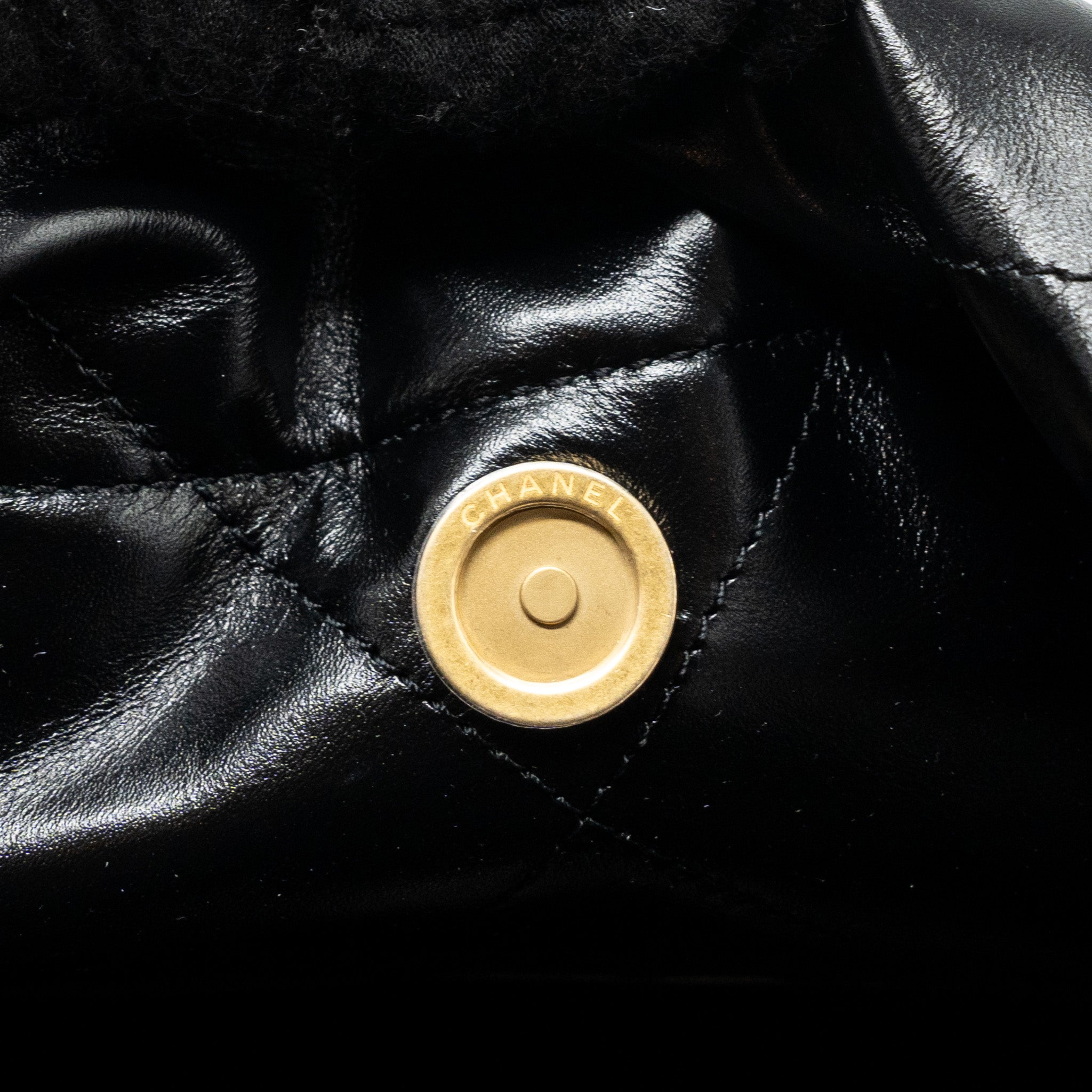 CHANEL 24C 22 BAG CALFSKIN BLACK GHW (MICROCHIP)
