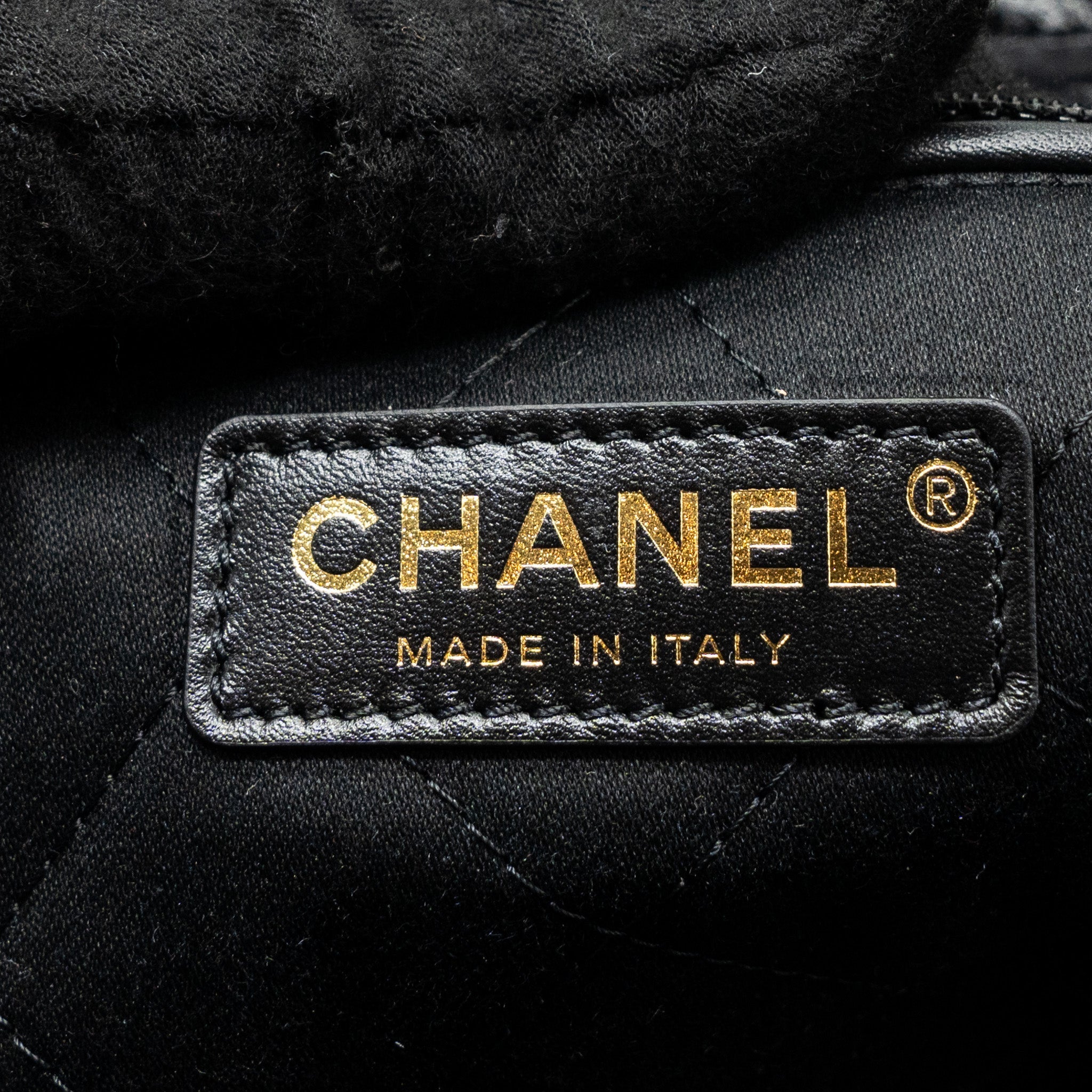 CHANEL 24C 22 BAG CALFSKIN BLACK GHW (MICROCHIP)