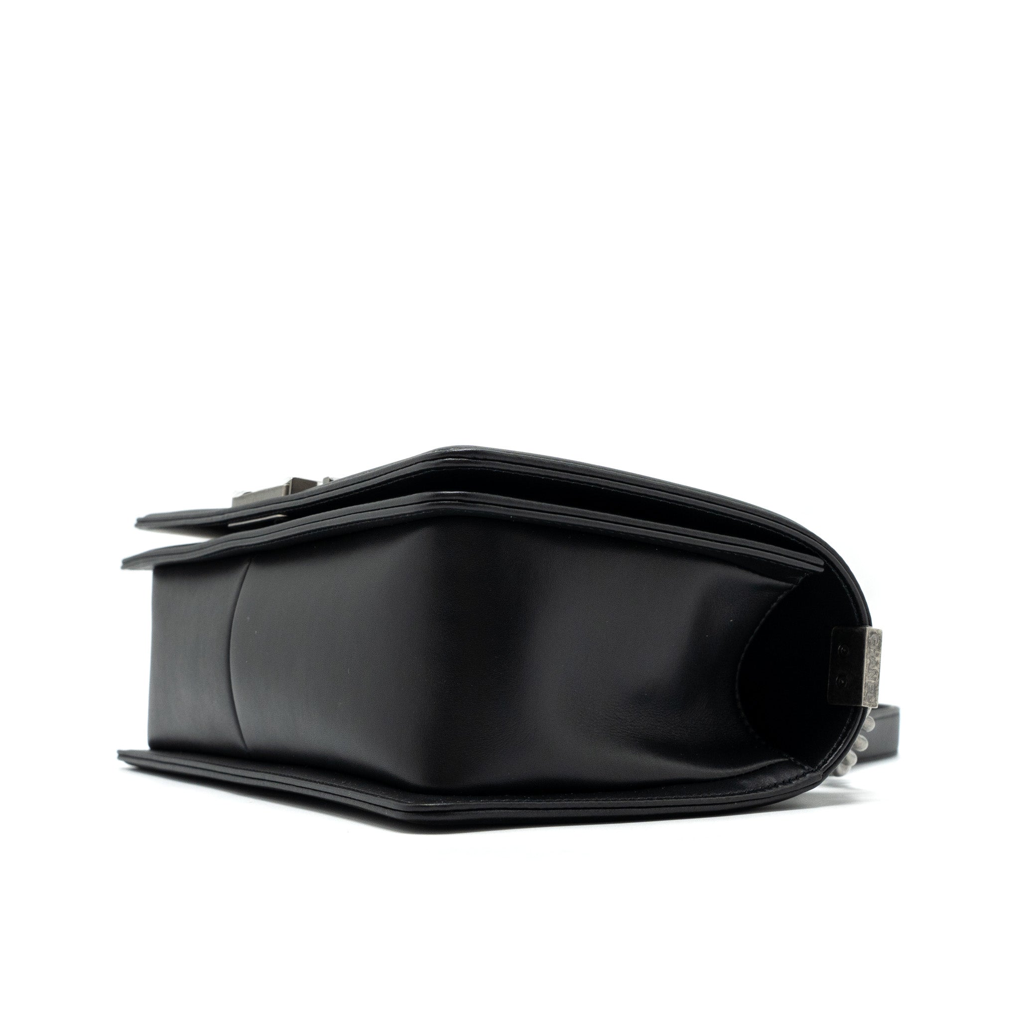 CHANEL MEDIUM BOY BAG CALFSKIN BLACK RUTHENIUM HARDWARE