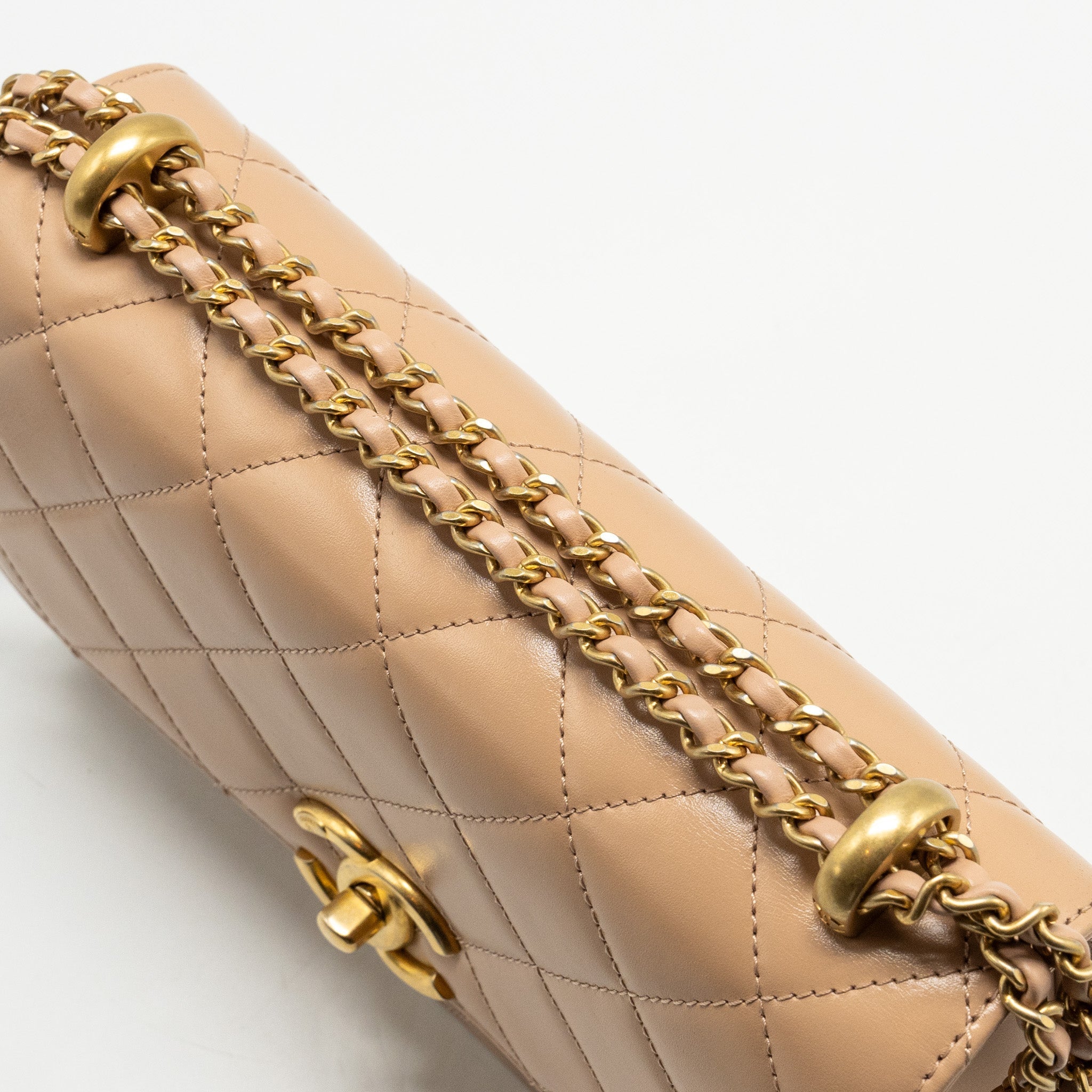 CHANEL 21A GOLD CRUSH FLAP BAG CALFSKIN BEIGE GHW (MICROCHIP)