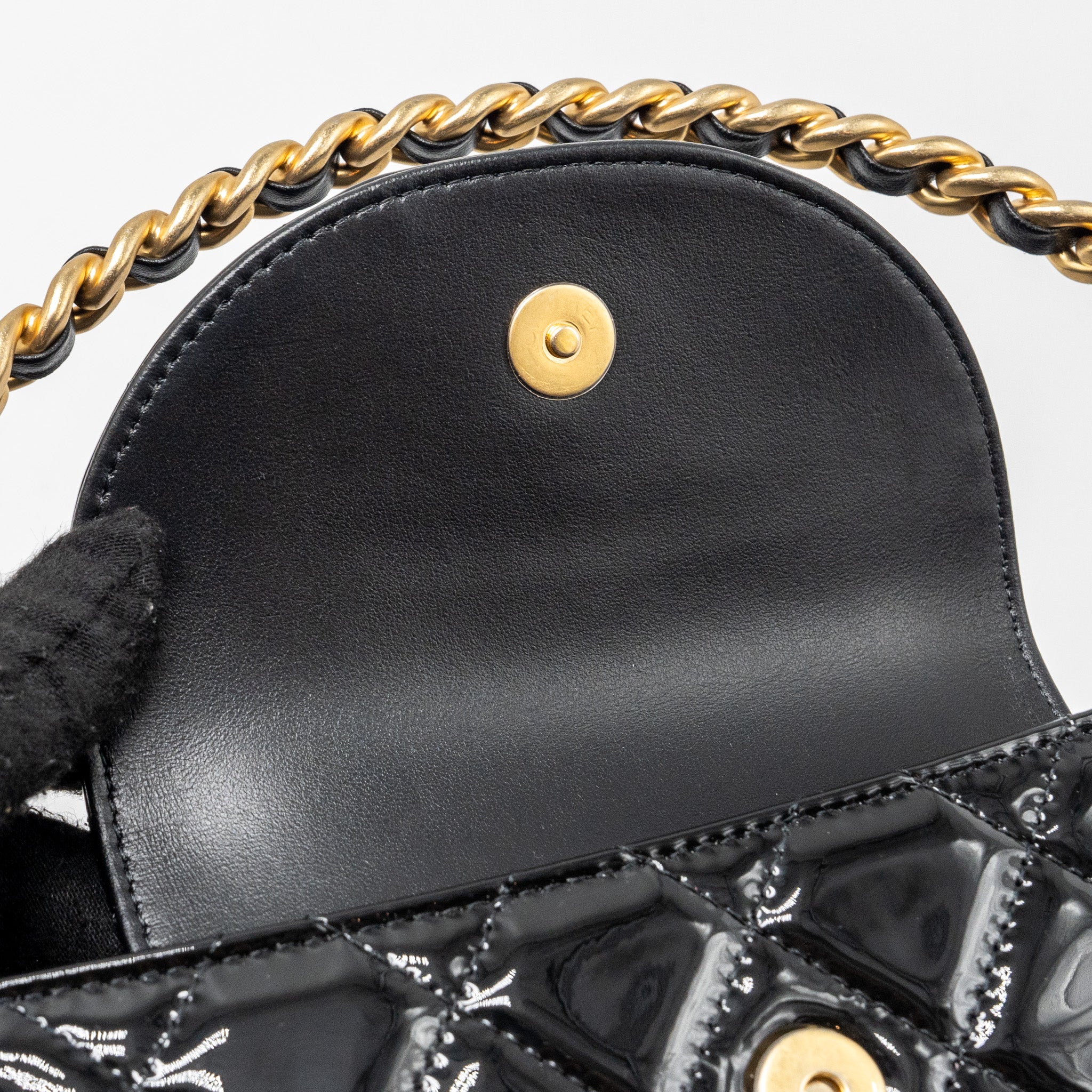 CHANEL 23K HOOP BAG PATENT LEATHER BLACK GHW (MICROCHIP)