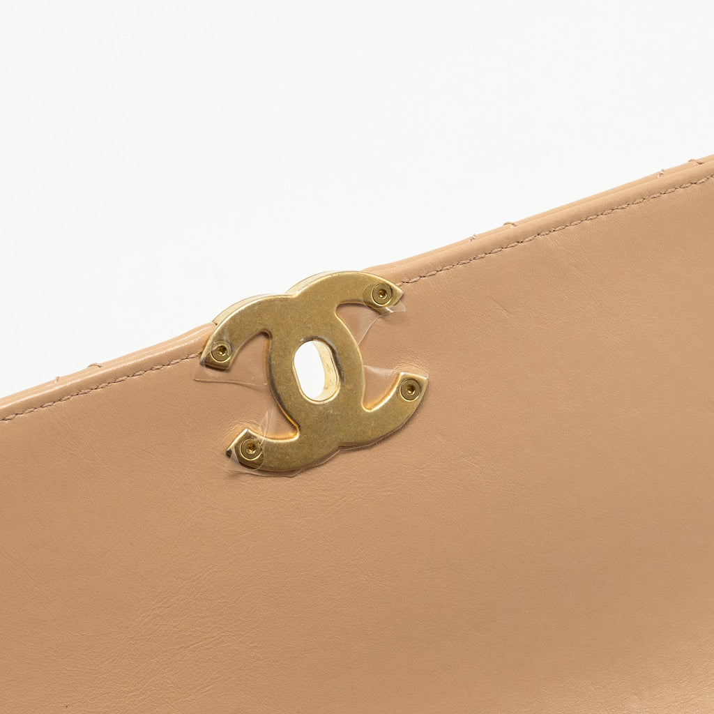 CHANEL 21A GOLD CRUSH FLAP BAG CALFSKIN BEIGE GHW (MICROCHIP)
