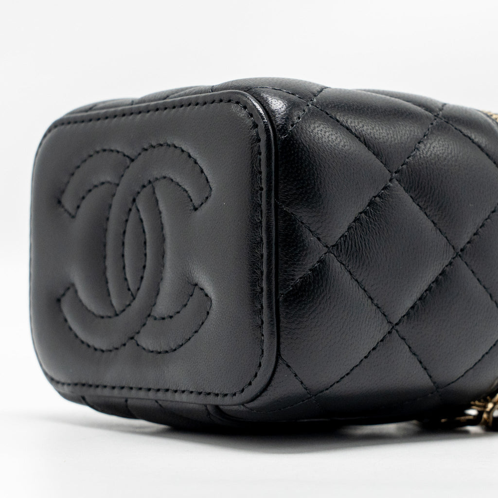 CHANEL PEARL CRUSH MINI VANITY WITH CHAIN LAMBSKIN BLACK GHW (MICROCHIP)