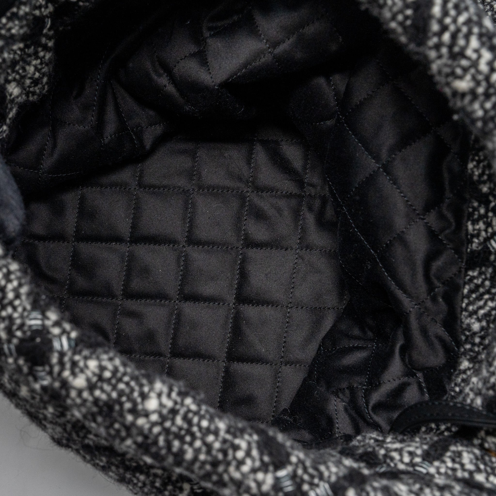 CHANEL MEDIUM 22 BAG TWEED BLACK / GREY GHW (MICROCHIP)