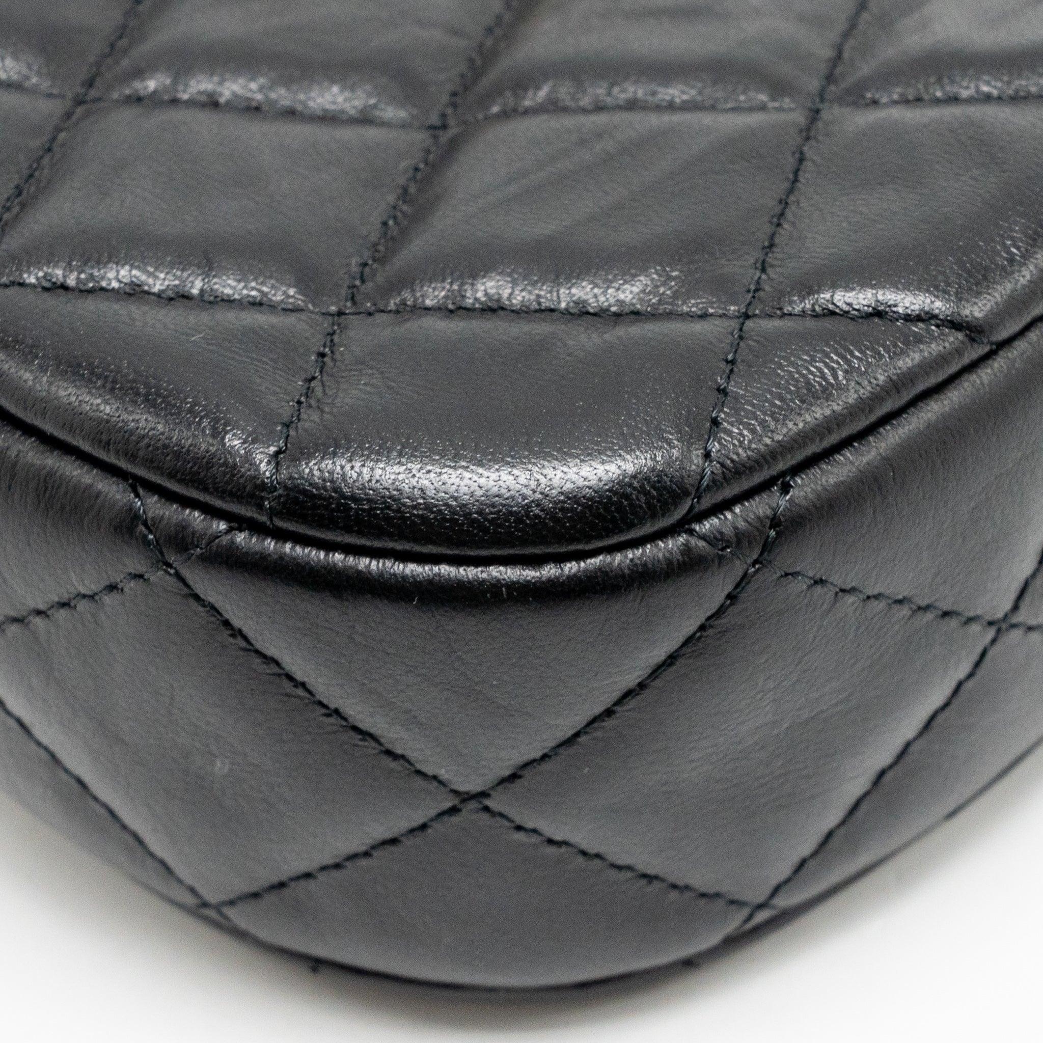 CHANEL 23K SMALL 19 HOBO SHOULDER BAG CALFSKIN BLACK GHW (MICROCHIP)