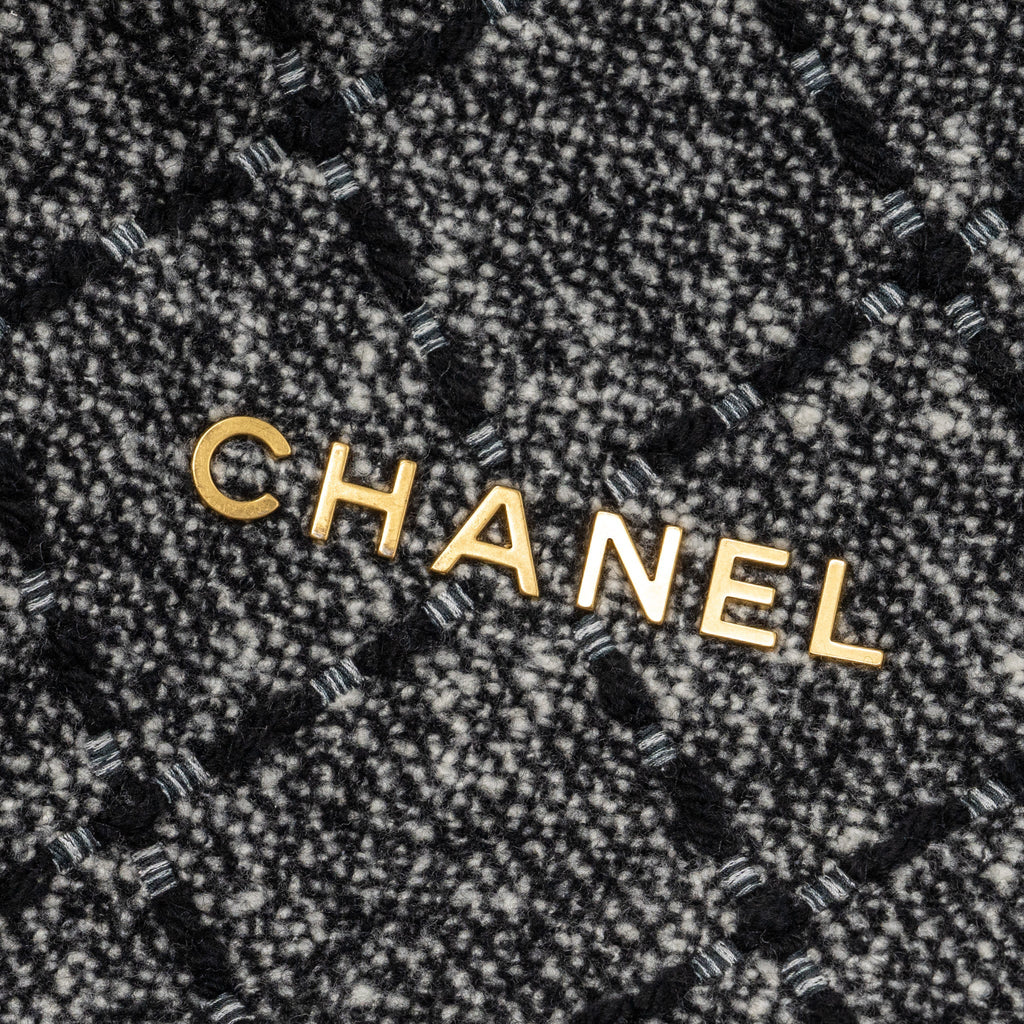 CHANEL MEDIUM 22 BAG TWEED BLACK / GREY GHW (MICROCHIP)