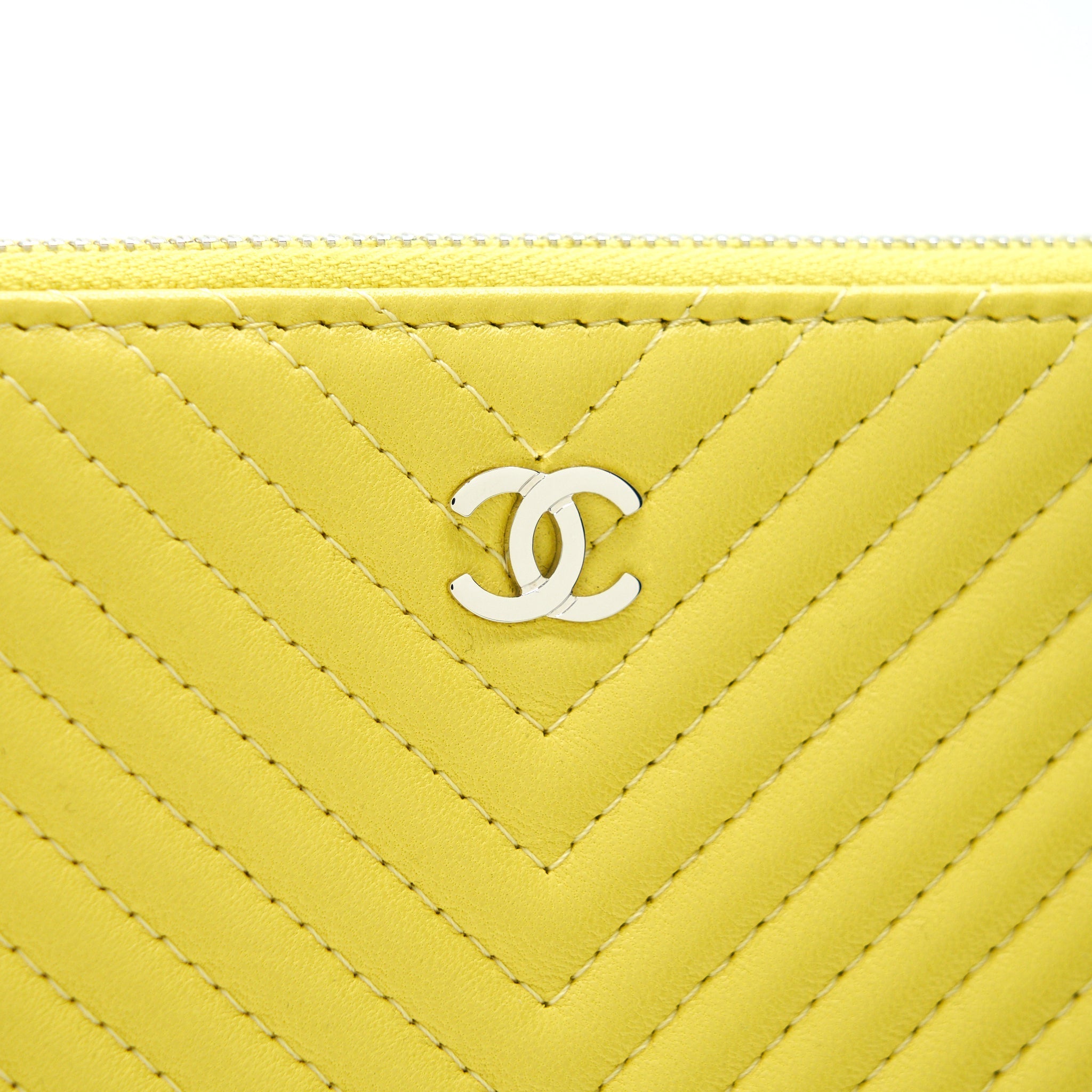CHANEL CHEVRON CLUTCH BAG IN YELLOW SHW