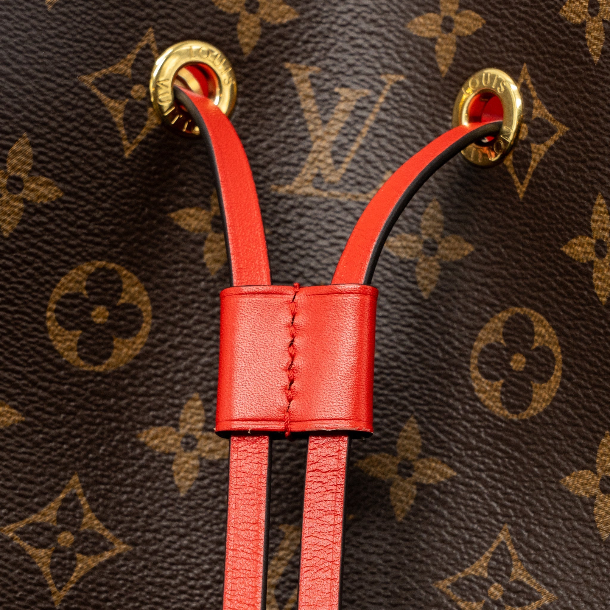 LOUIS VUITTON NEONOE MONOGRAM CANVAS / RED GHW