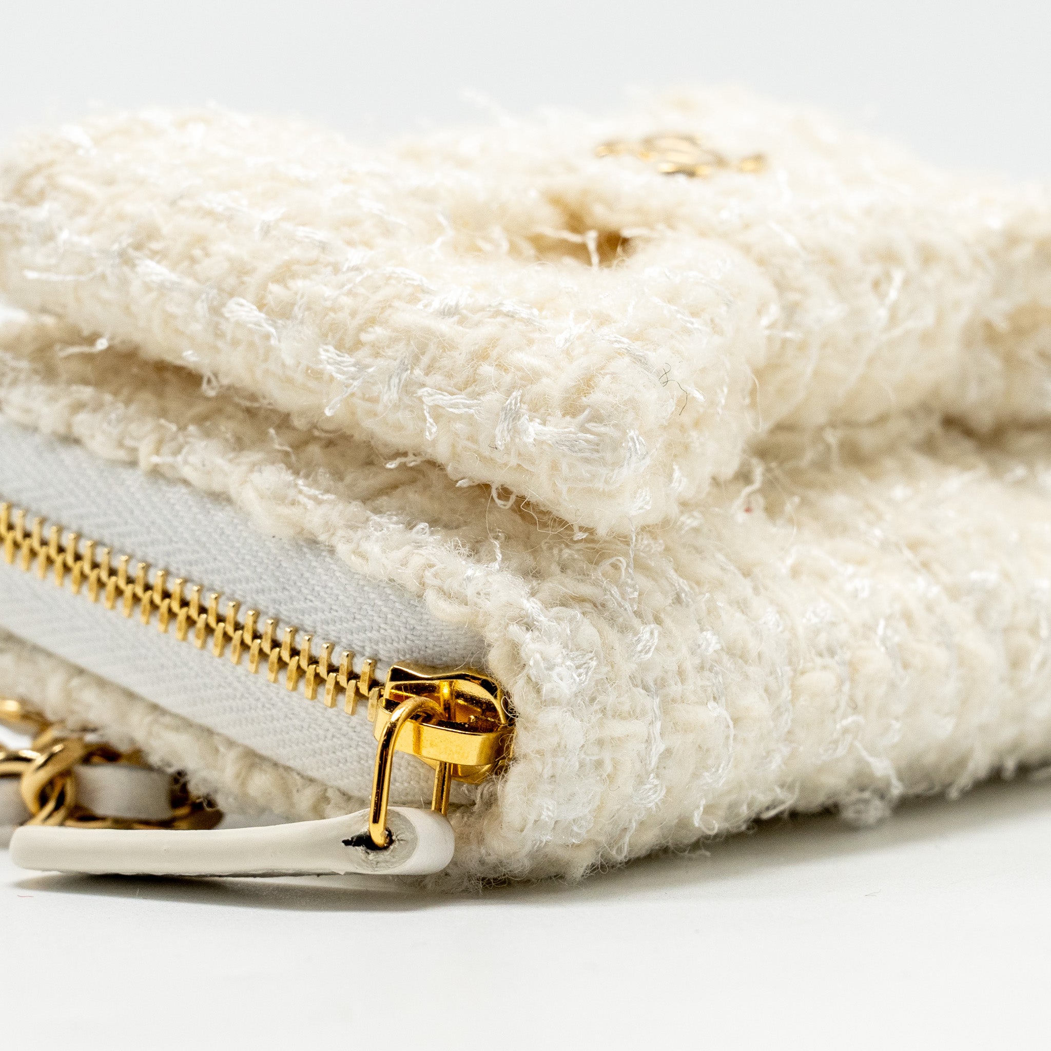 CHANEL MINI BOW CARD HOLDER WITH CHAIN TWEED WHITE LGHW (MICROCHIP)