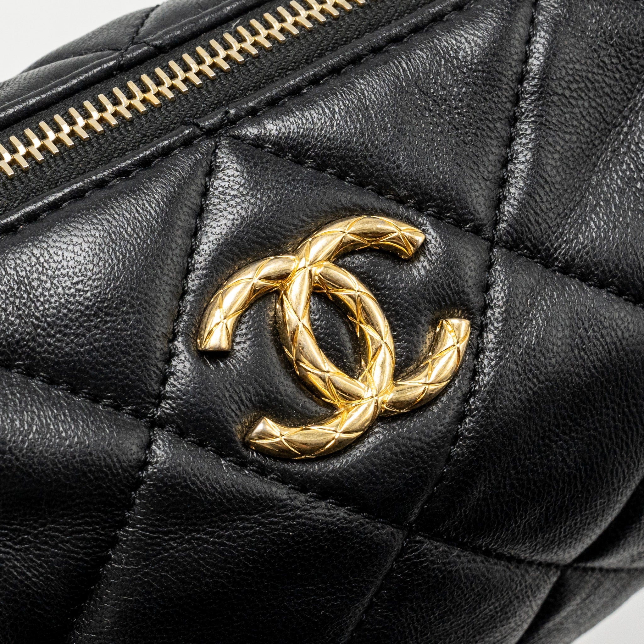 CHANEL 22A DETAIL CHAIN BOWLING BAG LAMBSKIN BLACK GHW (MICROCHIP)