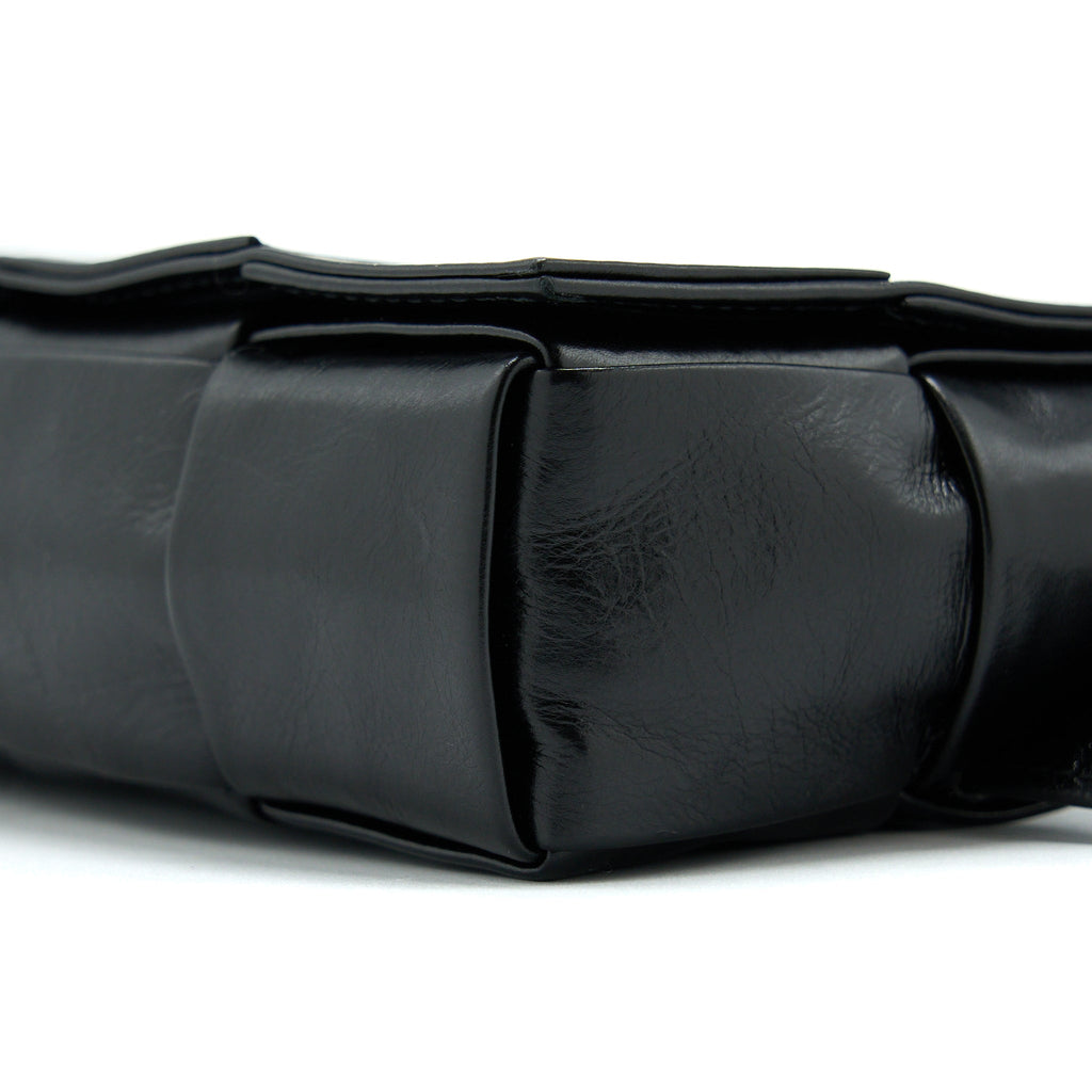 BOTTEGA VENETA CASSETTE BELT BAG CALFSKIN BLACK