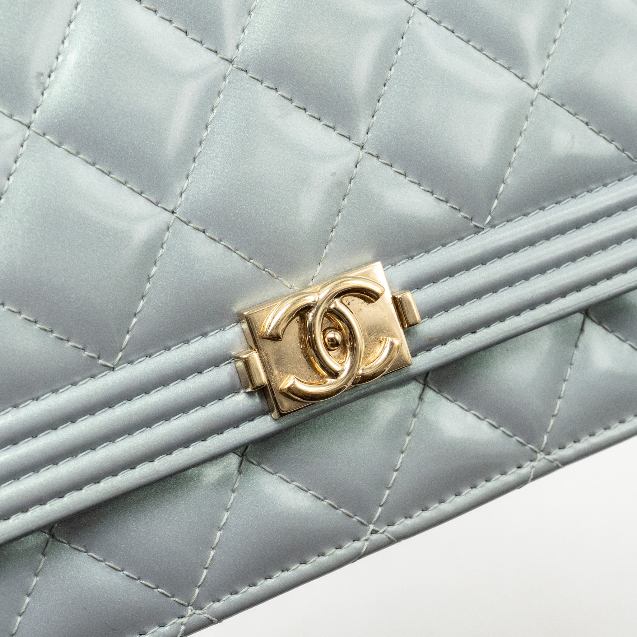 CHANEL BOY WALLET ON CHAIN PATENT CALFSKIN IRIDESCENT LIGHT BLUE LGHW