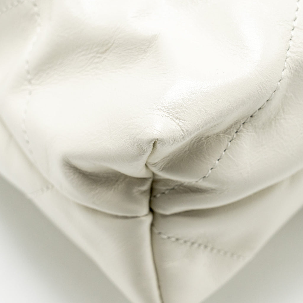 CHANEL MEDIUM 22 BAG CALFSKIN WHITE GHW (MICROCHIP)