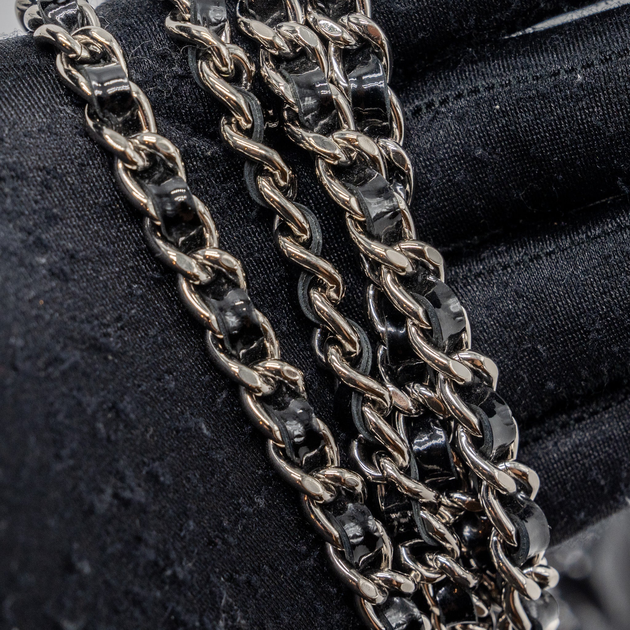 CHANEL CLASSIC WALLET ON CHAIN PATENT BLACK SHW
