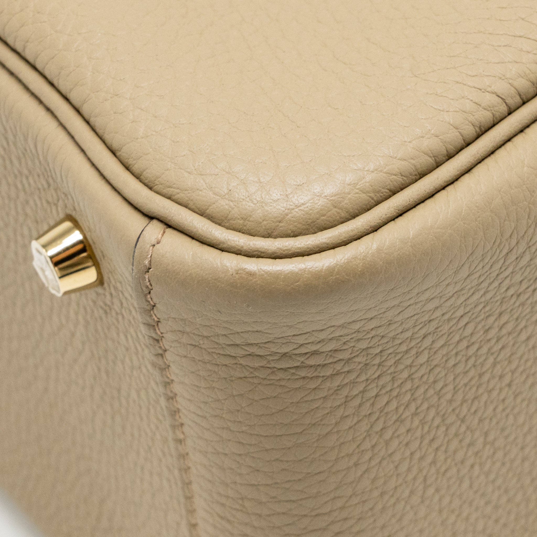 HERMES LINDY 26 CLEMENCE BEIGE MARFA GHW