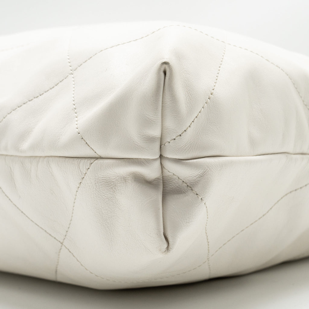 CHANEL MEDIUM 22BAG CALFSKIN WHITE GHW (MICROCHIP)