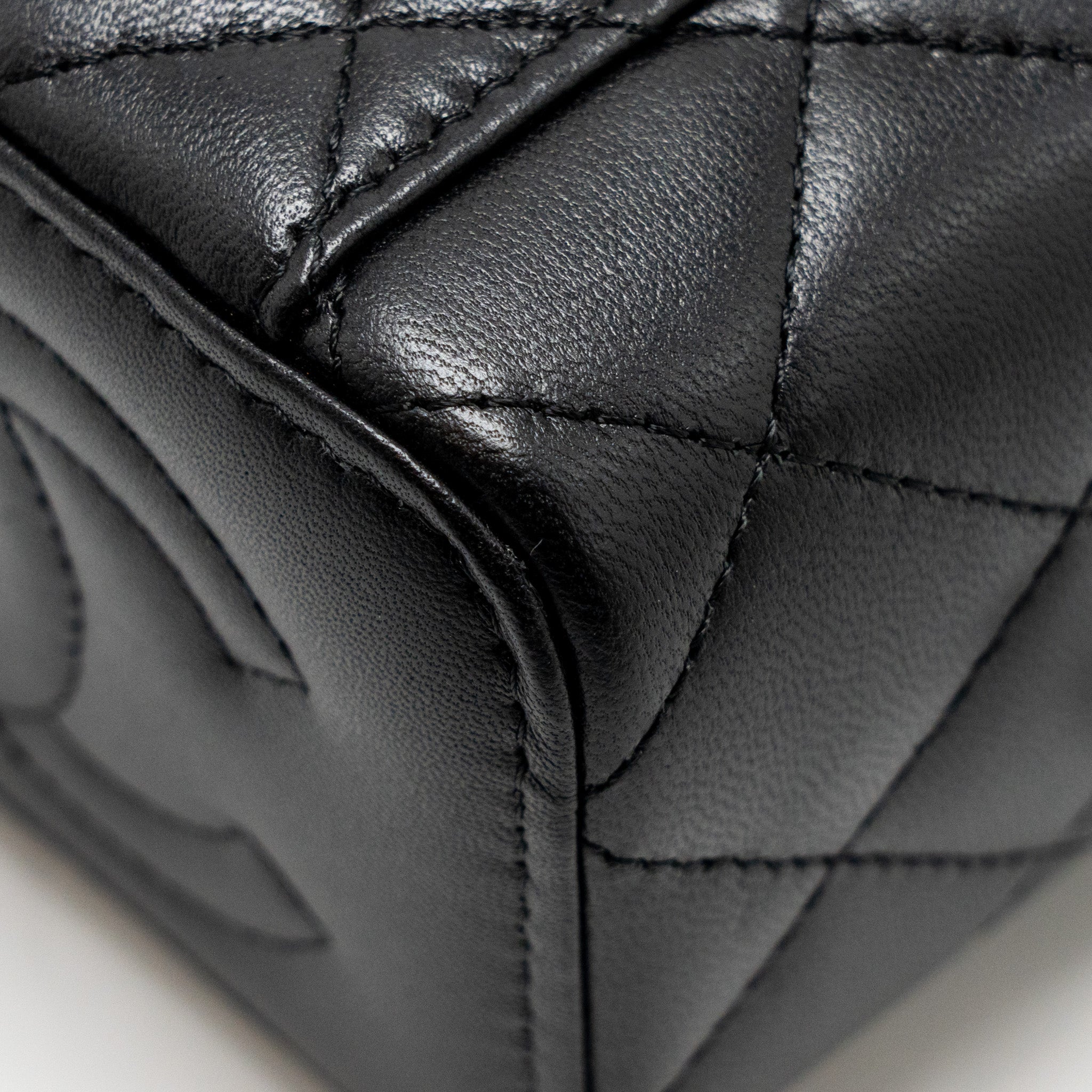 CHANEL TOP HANDLE MINI VANITY WITH CHAIN LAMBSKIN BLACK LGHW (MICROCHIP)