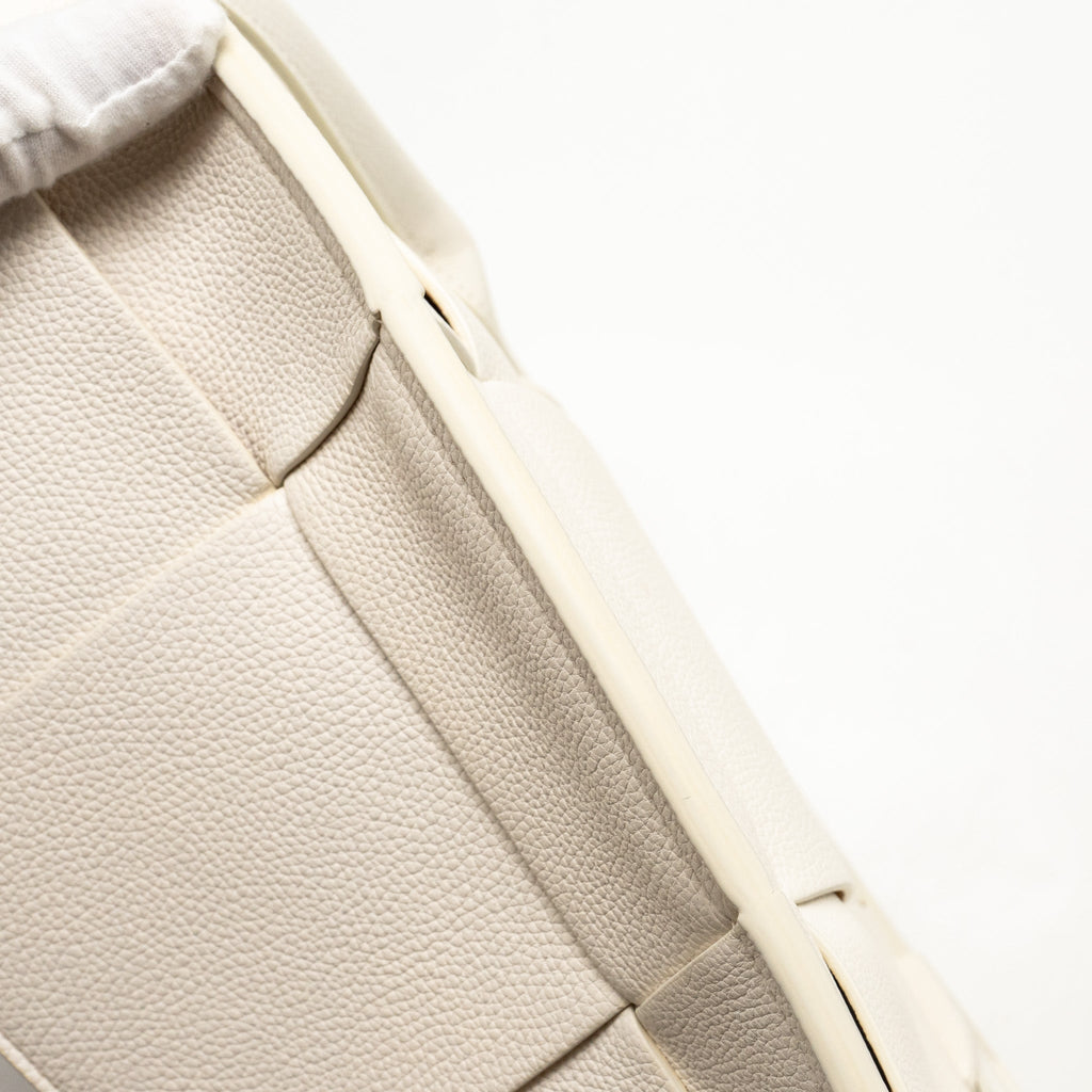 BOTTEGA VENETA LARGE ARCO TOTE BAG GRAINED CALFSKIN WHITE GHW