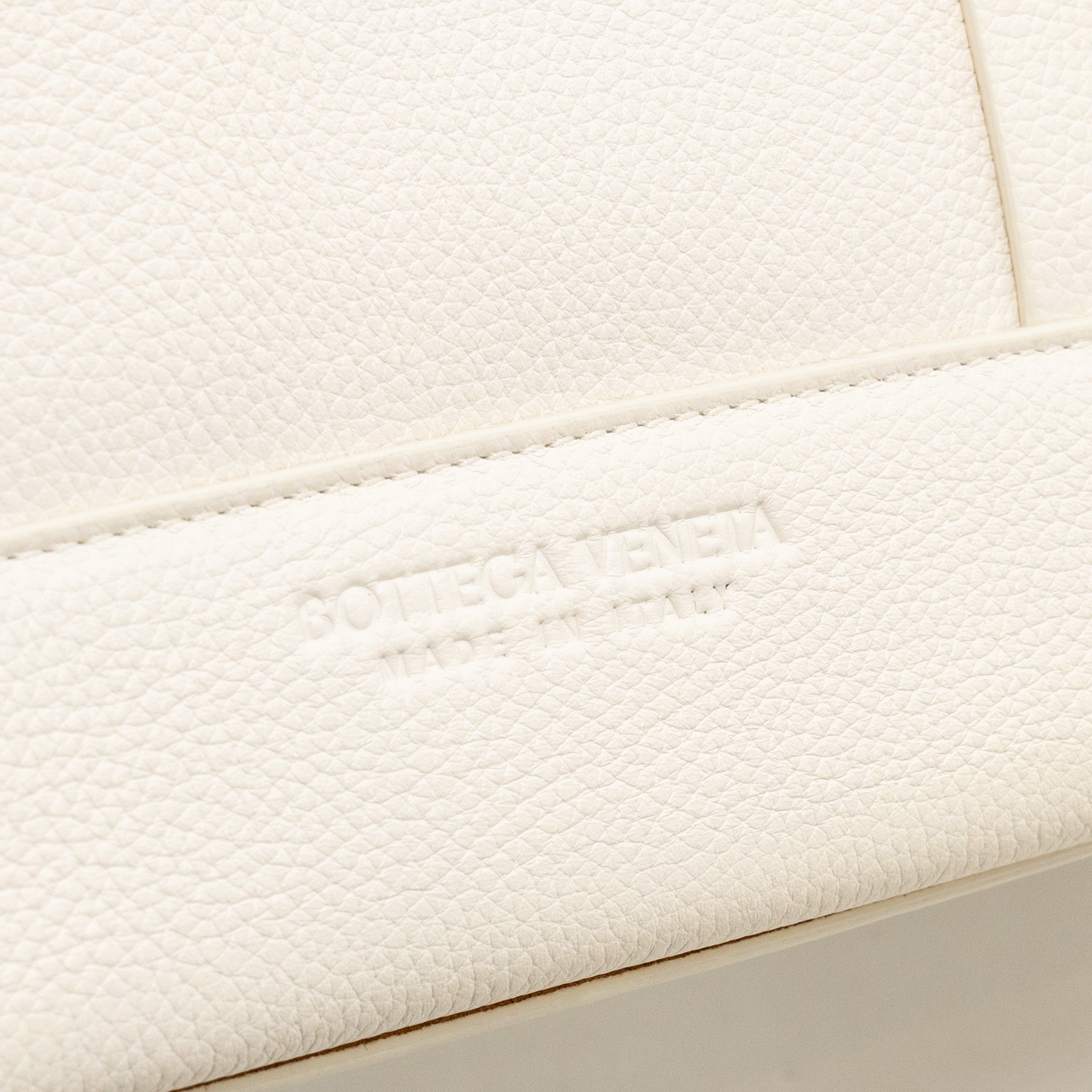 BOTTEGA VENETA LARGE ARCO TOTE BAG GRAINED CALFSKIN WHITE GHW