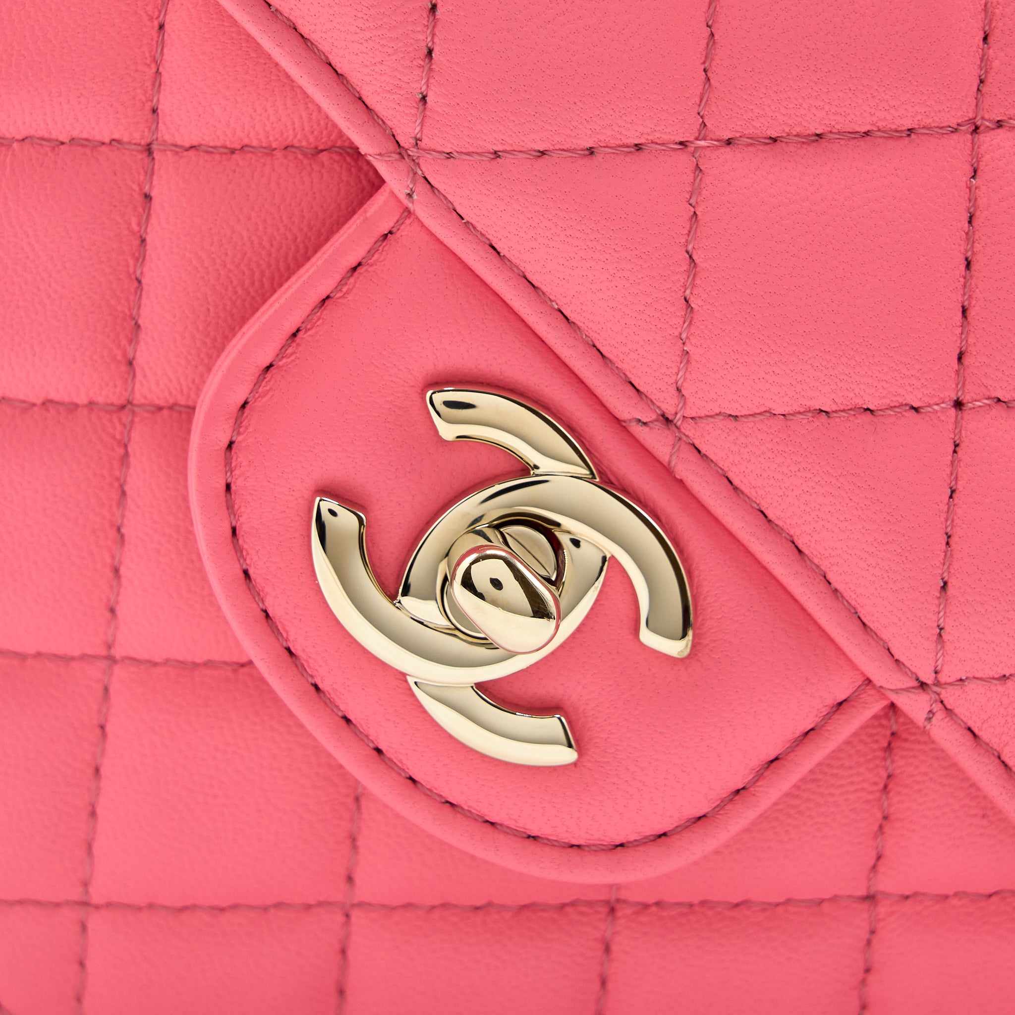 CHANEL 22S HEART BAG LAMBSKIN PINK LGHW (MICROCHIP)