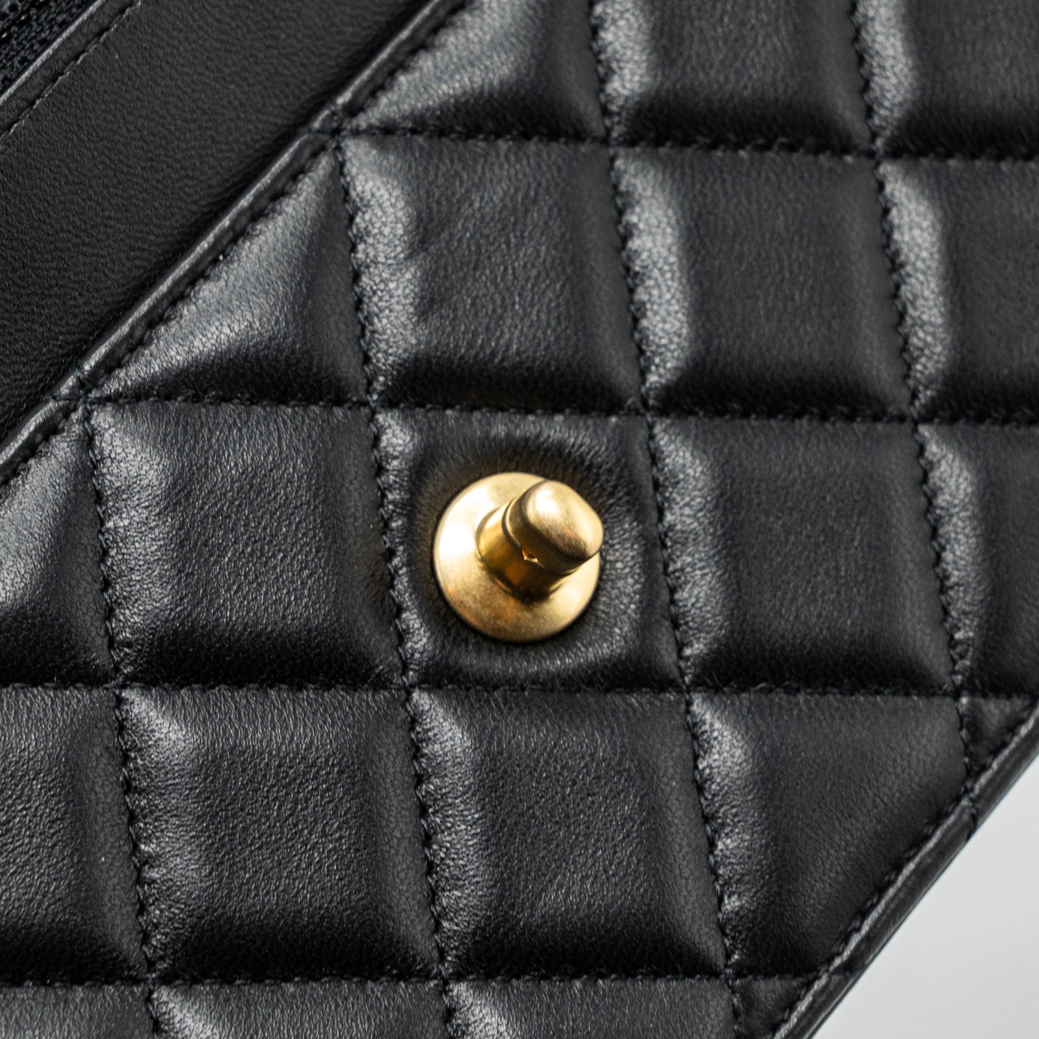 CHANEL PEARL CRUSH WALLET ON CHAIN LAMBSKIN BLACK GHW (MICROCHIP)