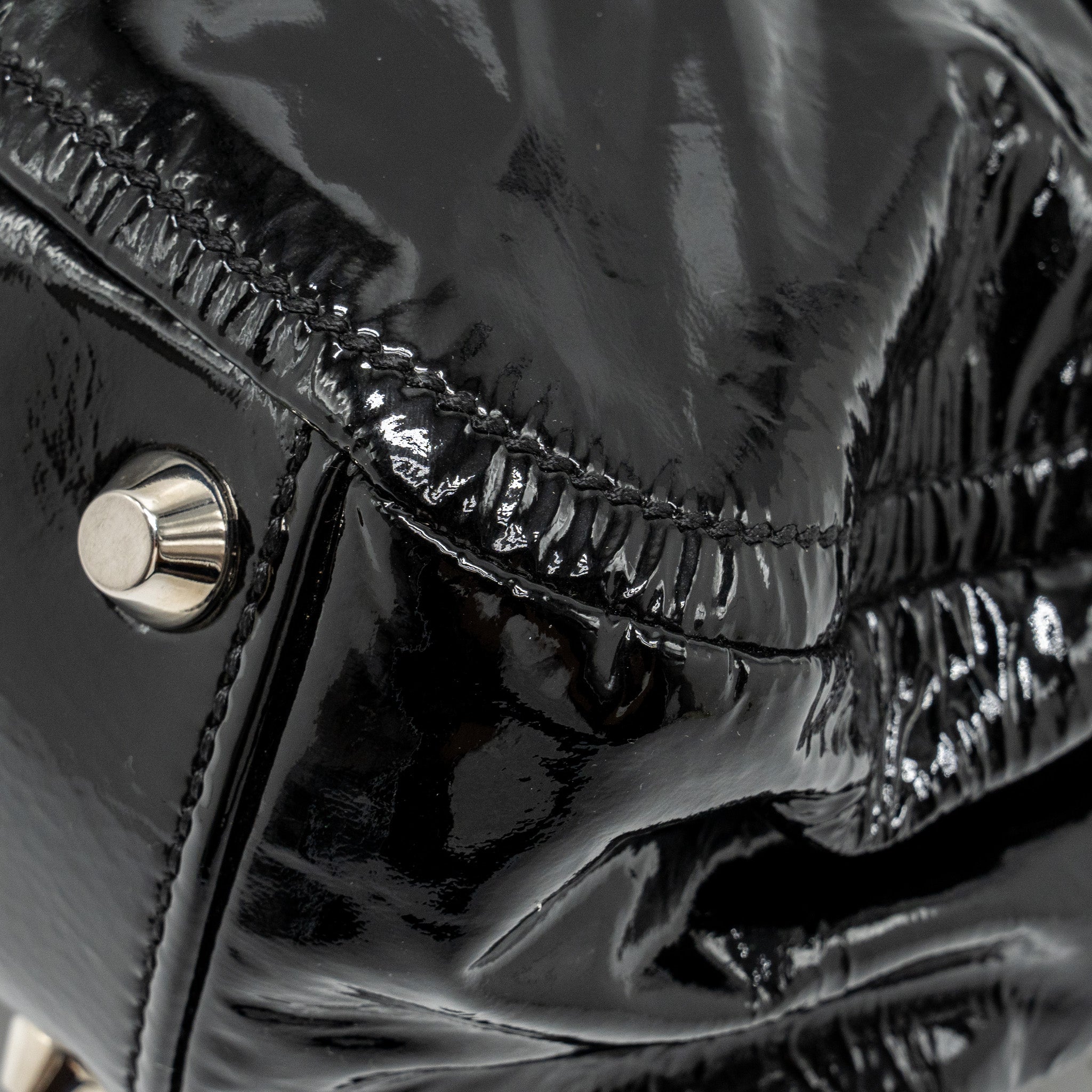 MIU MIU TURNLOCK TOTE BAG PATENT BLACK SHW