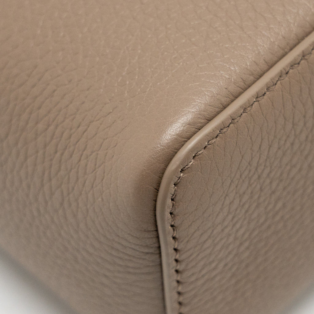 LORO PIANA EXTRA POCKET L19 GRAINED CALFSKIN WARM MASTIC SHW