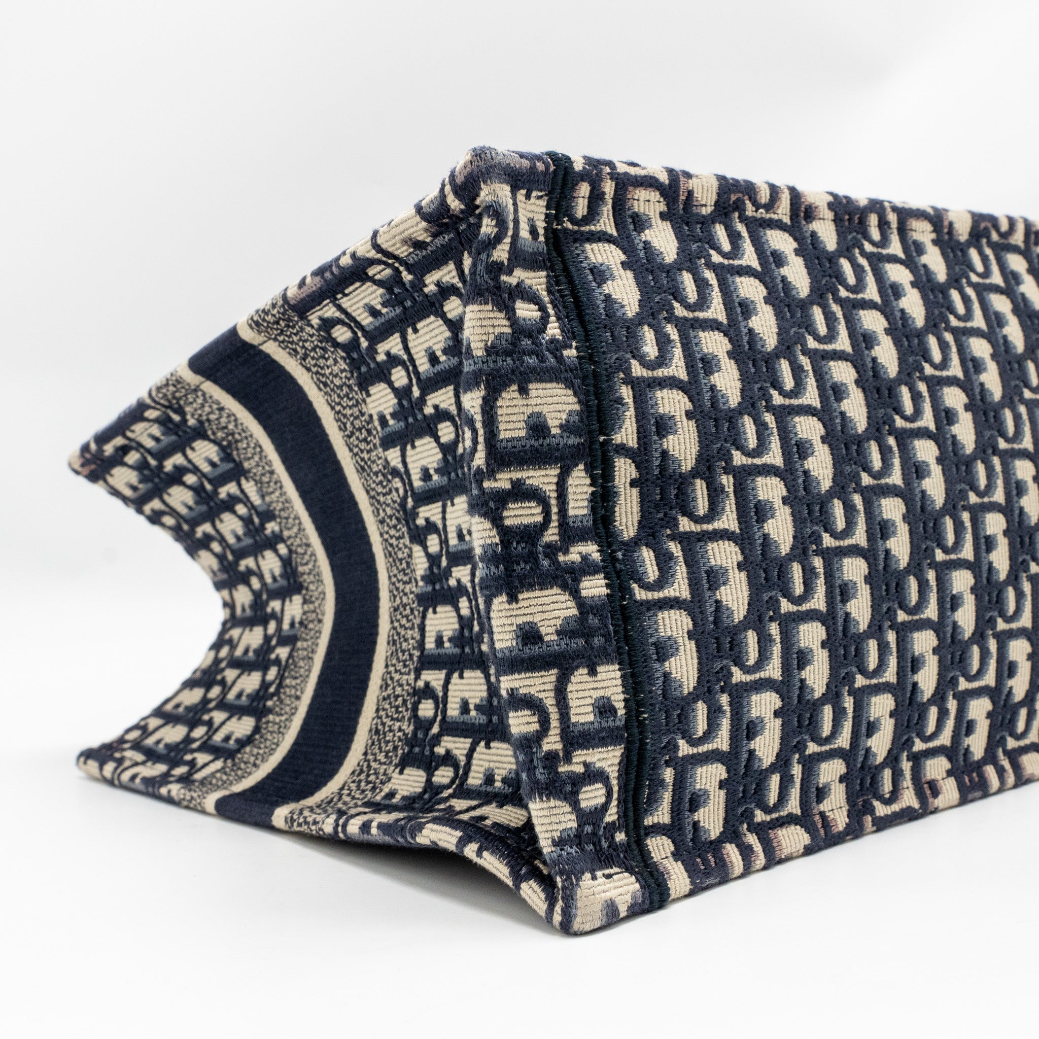 DIOR MEDIUM BOOK TOTE OBLIQUE EMBROIDERY ECRU/BLUE