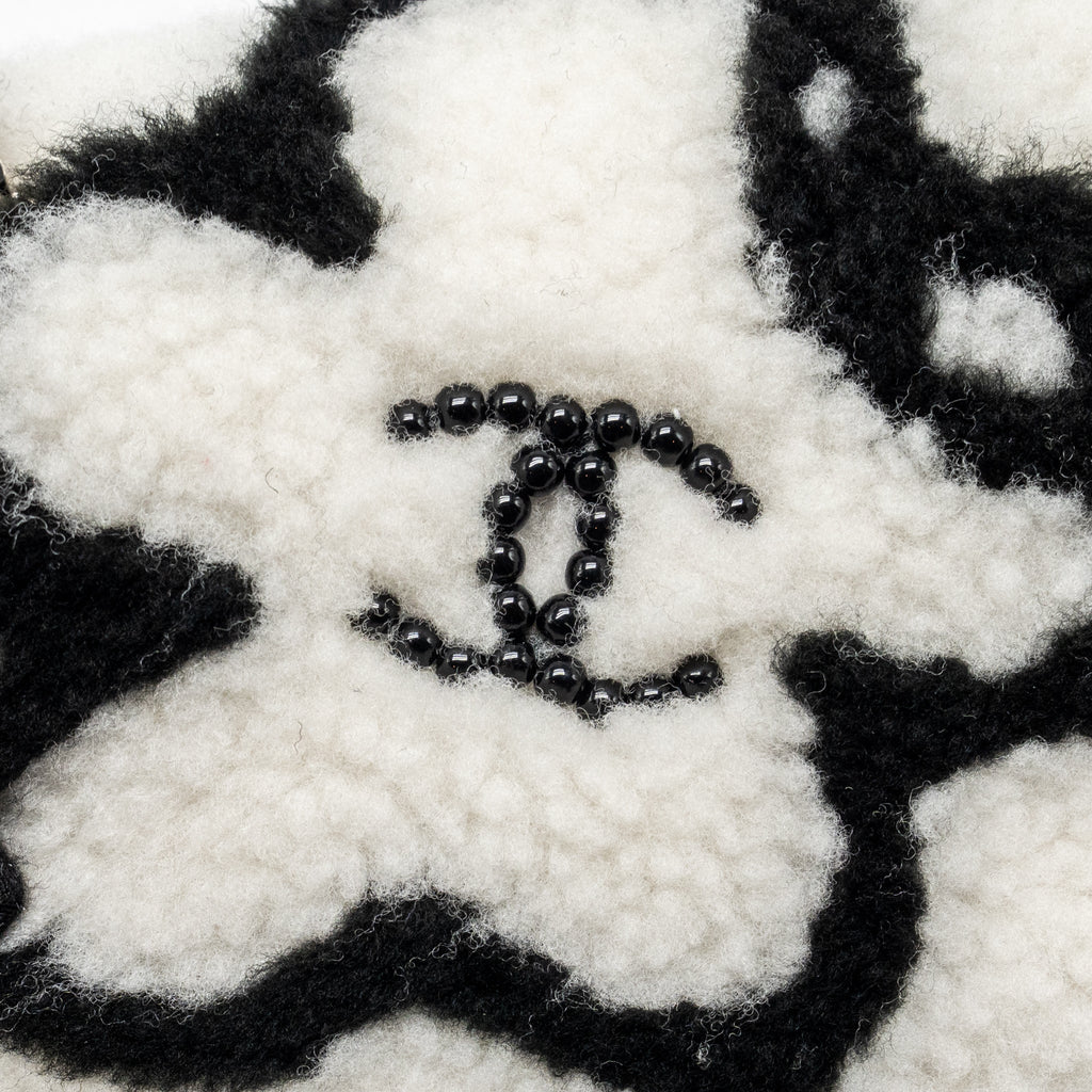 CHANEL 22A FLUFFY CAMELLIA FLAP BAG SHEARLING WHITE SHW (MICROCHIP)