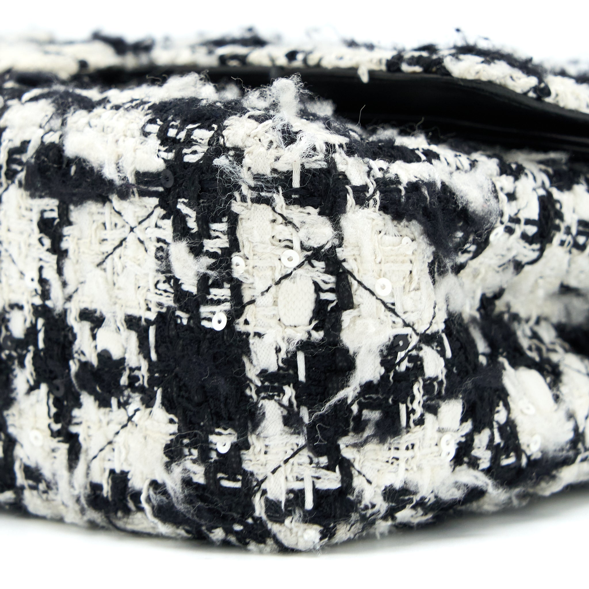 CHANEL VINTAGE MEDIUM CLASSIC FLAP BAG TWEED BLACK AND WHITE SHW