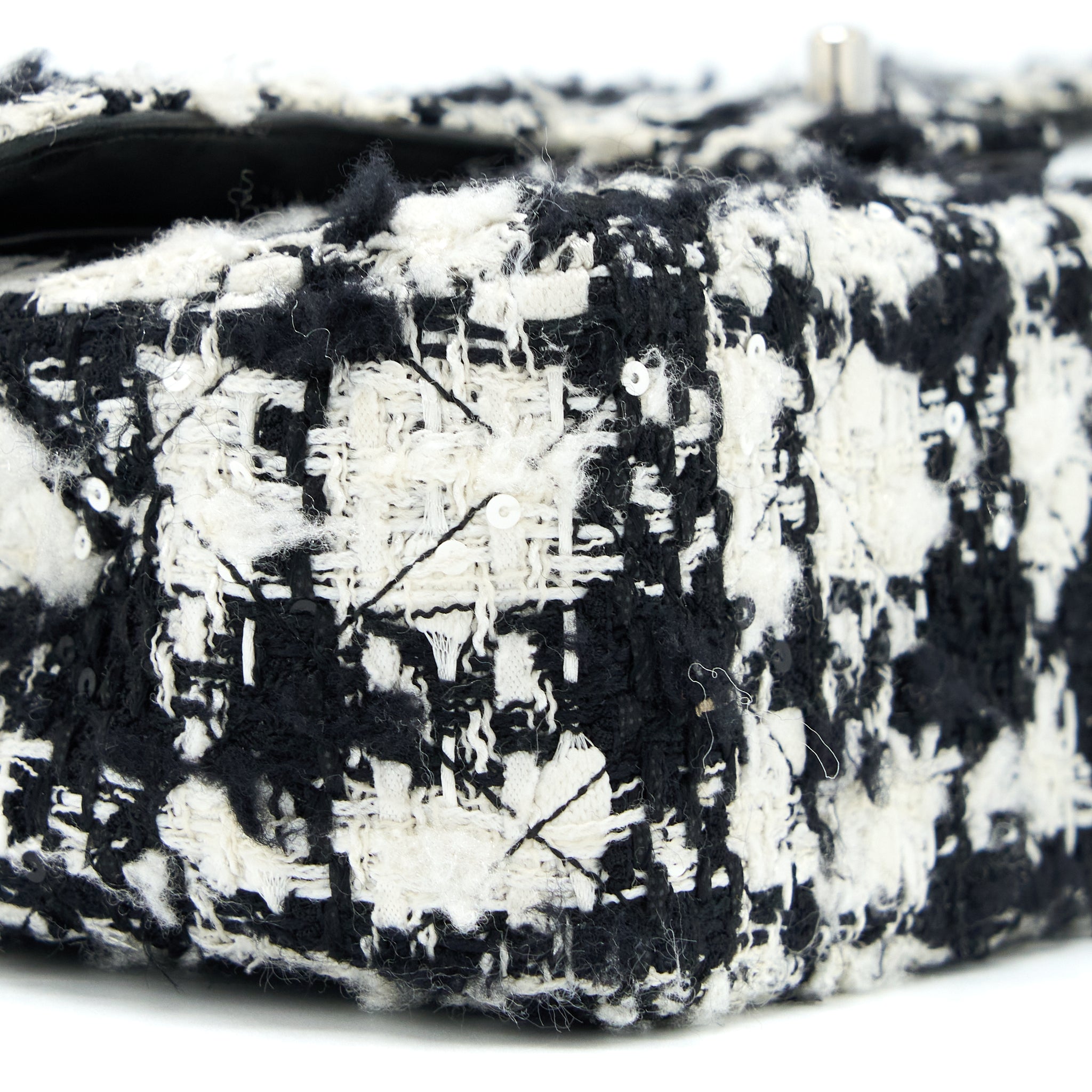 CHANEL VINTAGE MEDIUM CLASSIC FLAP BAG TWEED BLACK AND WHITE SHW