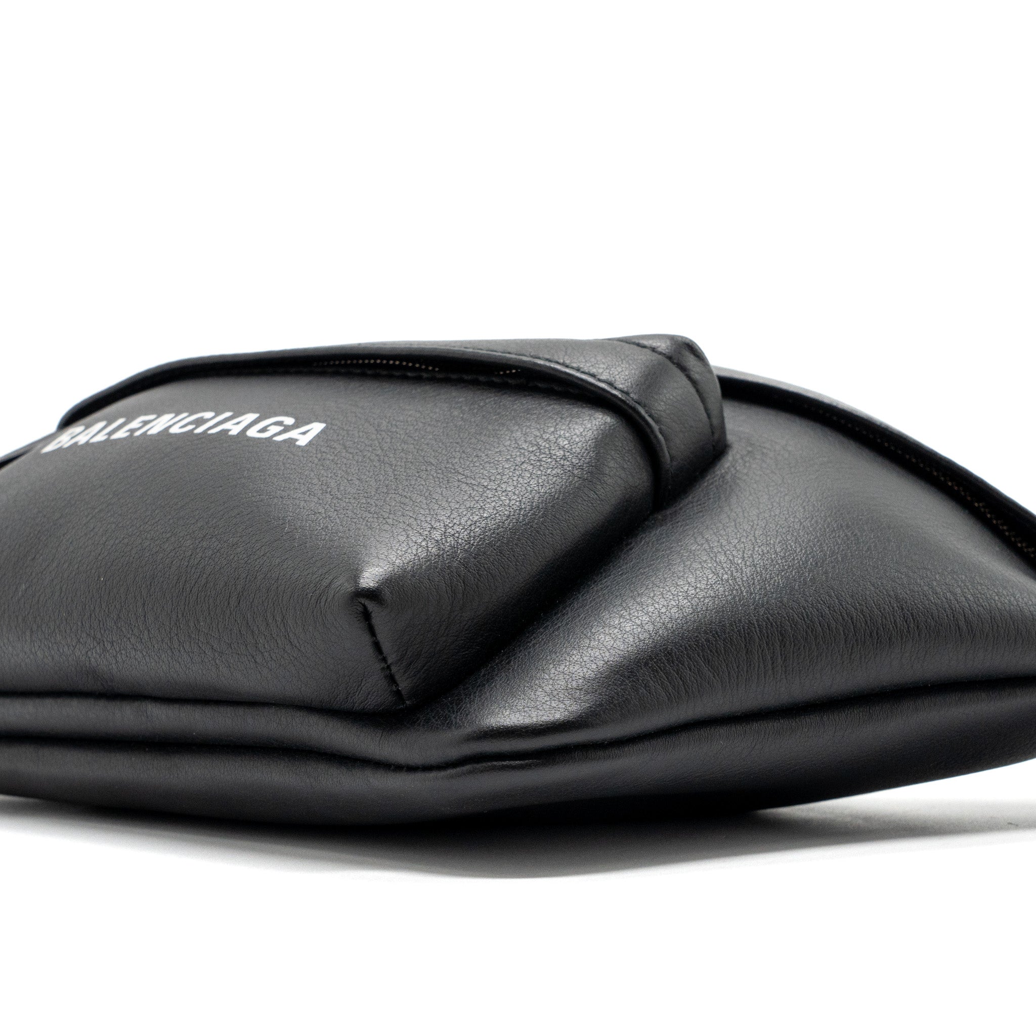 BALENCIAGA EVERYDAY BELTPACK CALFSKIN BLACK SHW