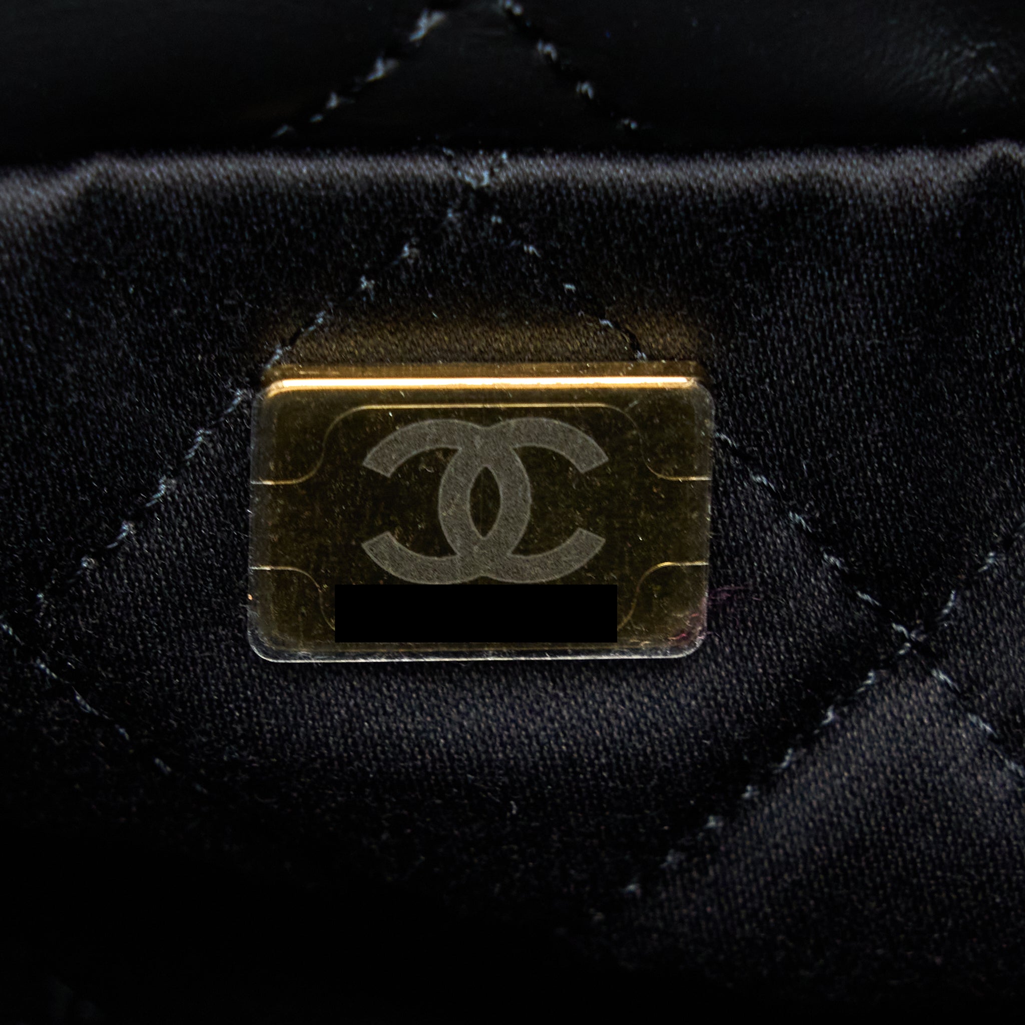 CHANEL 22 BAG MEDIUM SHINY CALFSKIN BLACK GHW (MICROCHIP)