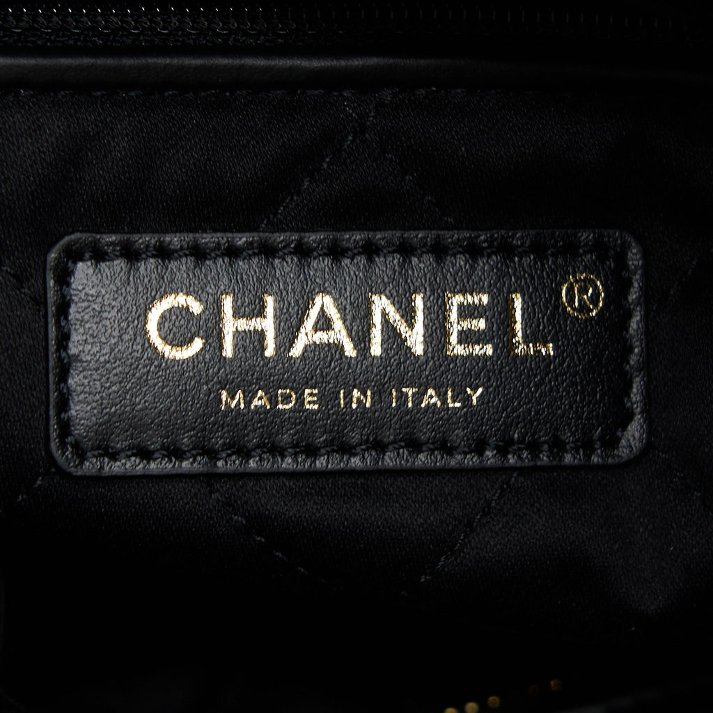 CHANEL 22 BAG MEDIUM SHINY CALFSKIN BLACK GHW (MICROCHIP)