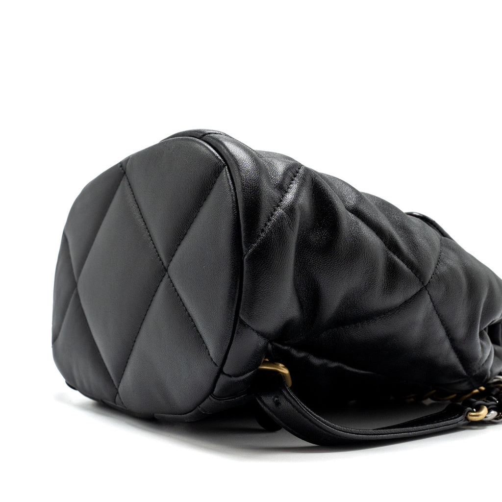 CHANEL 24C 19 BACKPACK SHINY LAMBSKIN BLACK MULTICOLOUR HARDWARE(MICROCHIP)