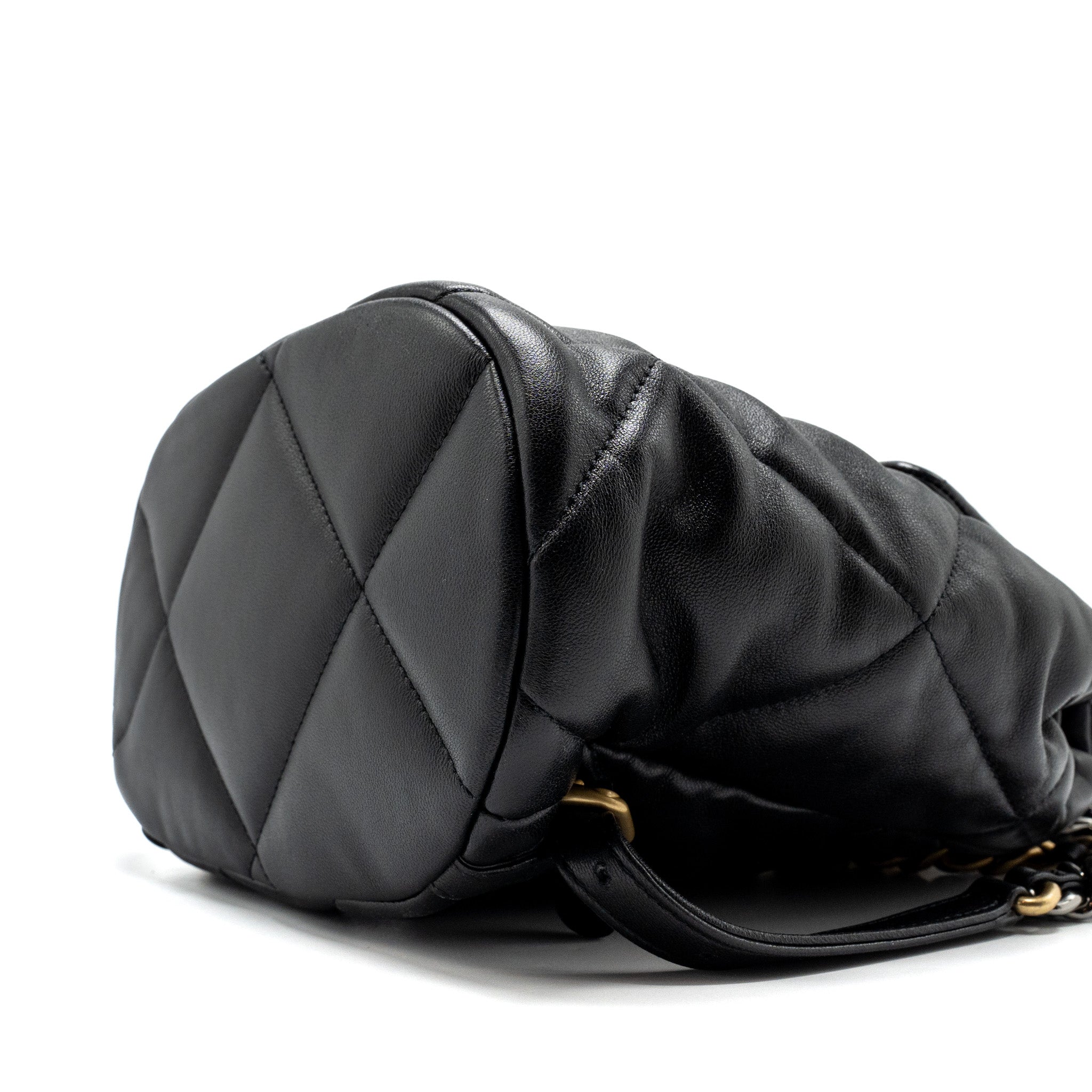 CHANEL 24C 19 BACKPACK SHINY LAMBSKIN BLACK MULTICOLOUR HARDWARE(MICROCHIP)