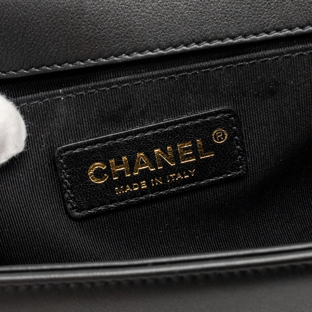 CHANEL MEDIUM BOY BAG CALFSKIN BLACK GHW (MICROCHIP)