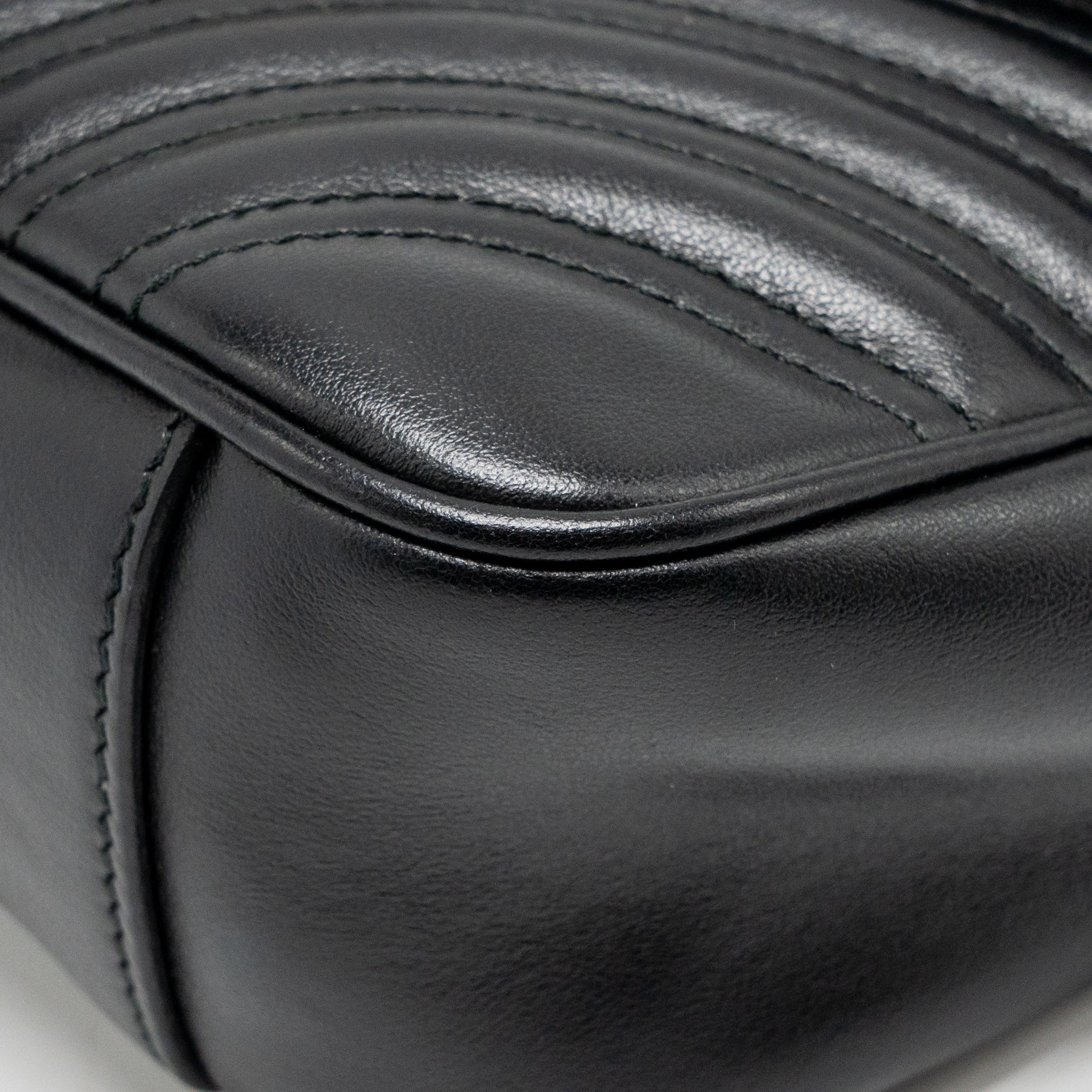 GUCCI MEDIUM GG MARMONT SHOULDER BAG CALFSKIN BLACK GHW