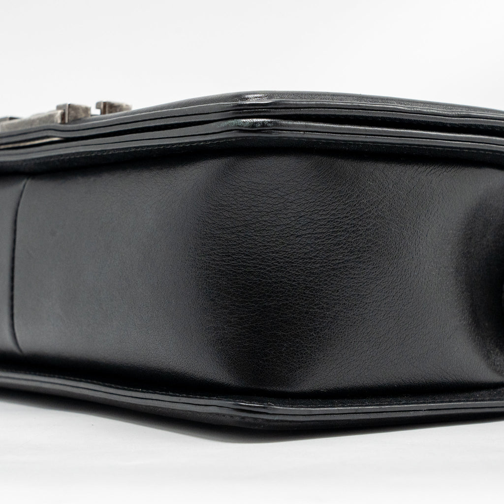 CHANEL CHEVRON MEDIUM BOY BAG CALFSKIN BLACK RUTHENIUM SHW