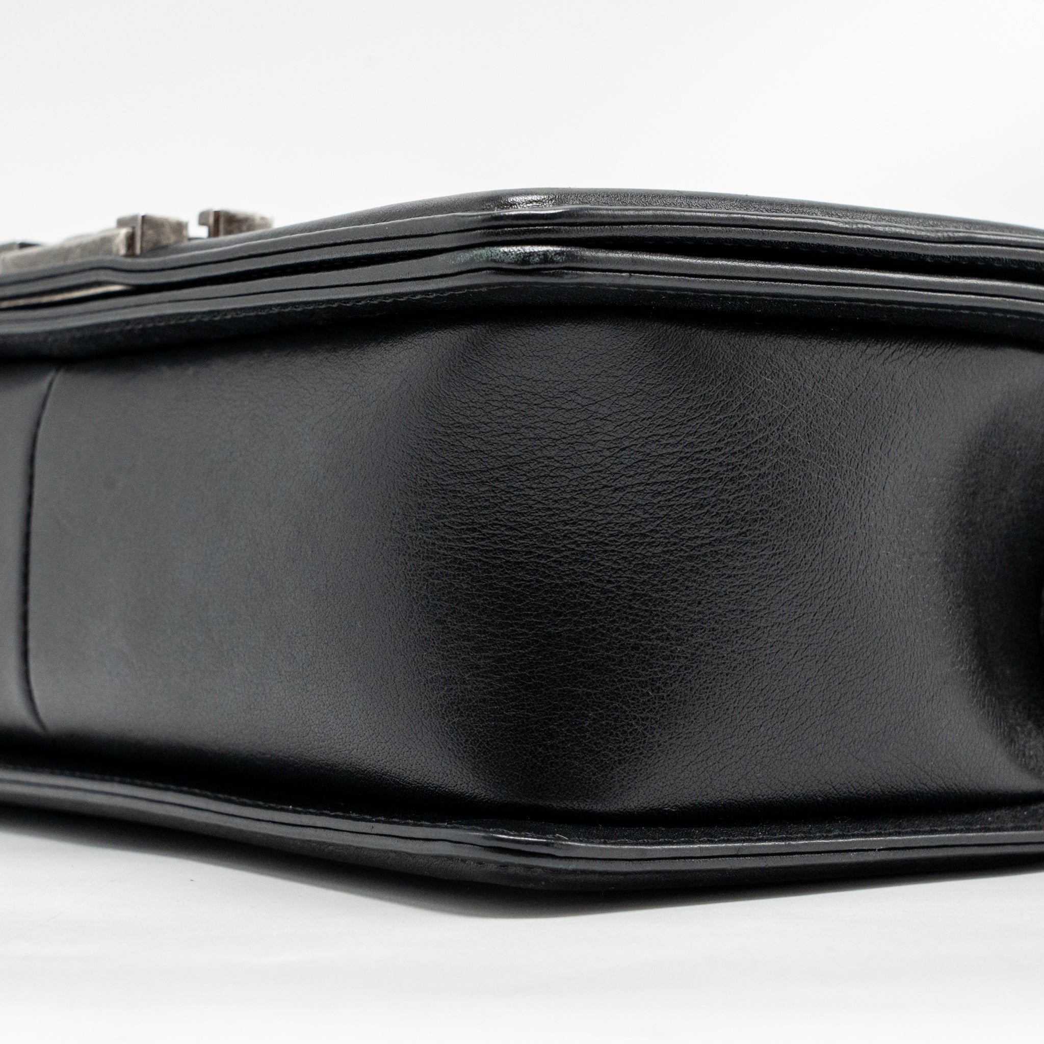 CHANEL CHEVRON MEDIUM BOY BAG CALFSKIN BLACK RUTHENIUM SHW