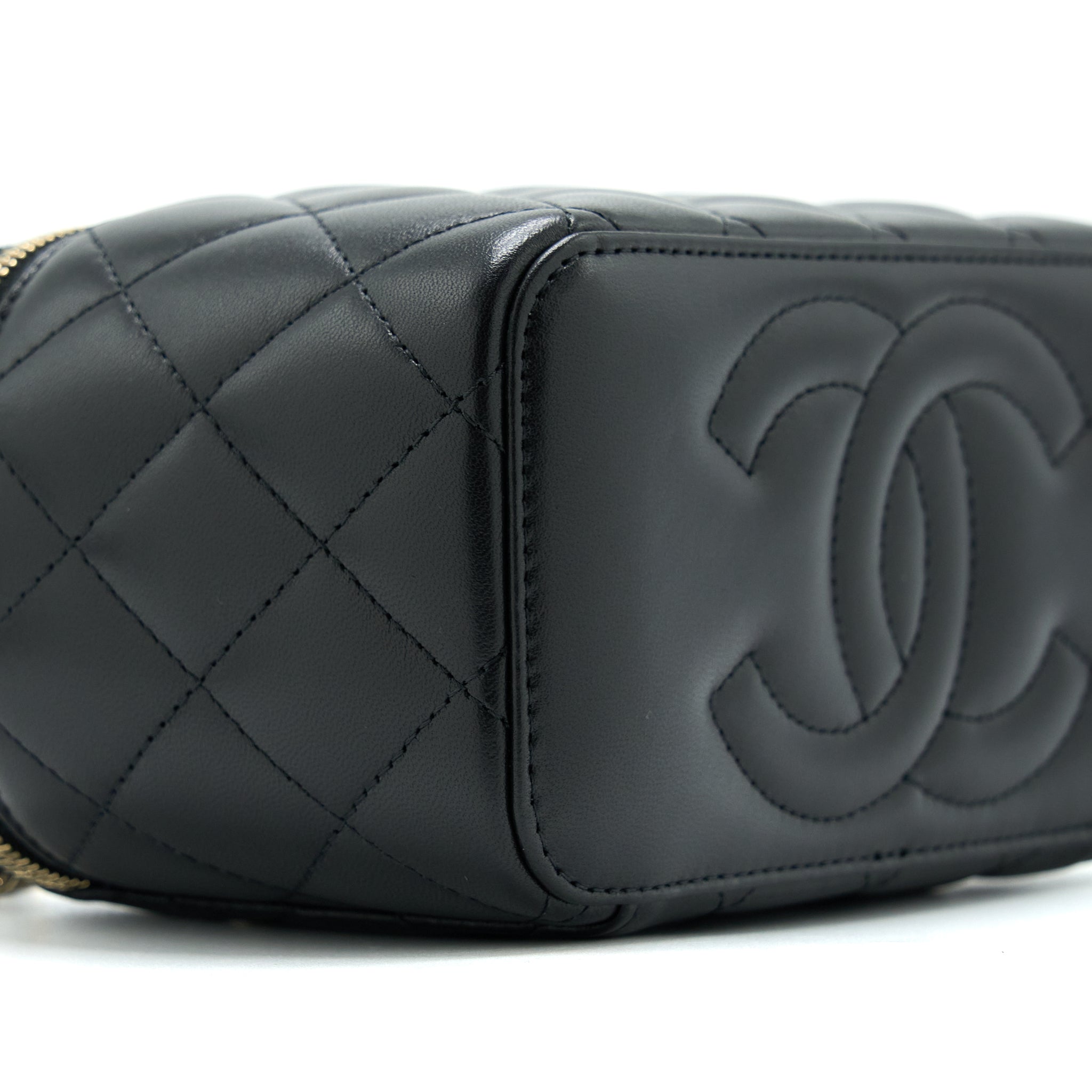 CHANEL 22A TOP HANDLE LONG VANITY WITH CHAIN LAMBSKIN BLACK LGHW (NEW VERSION)