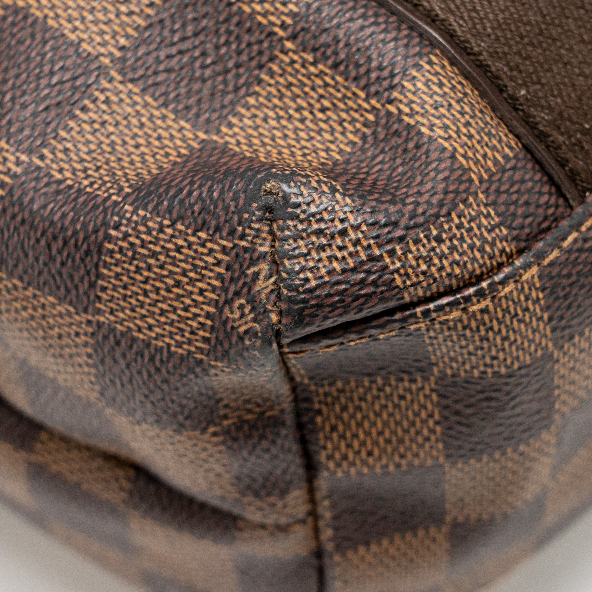 LOUIS VUITTON BEAUBOURG TOTE DAMIER EBENE CANVAS GHW