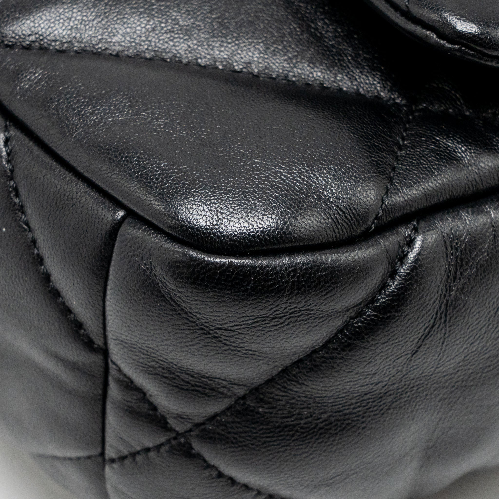 CHANEL SMALL 19 BAG LAMBSKIN BLACK MULTICOLOR HARDWARE (MICROCHIP)