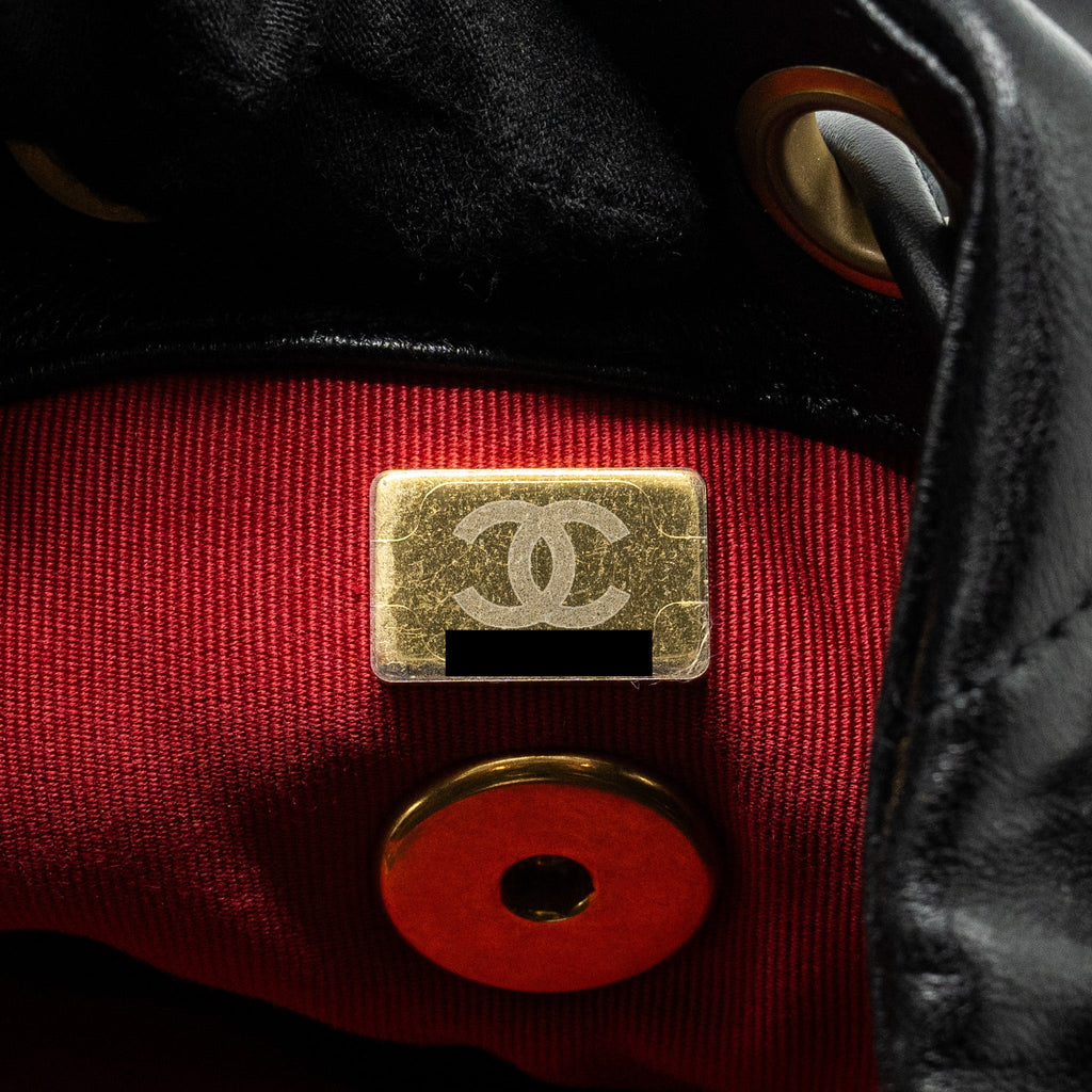 CHANEL 24C 19 BACKPACK SHINY LAMBSKIN BLACK MULTICOLOUR HARDWARE(MICROCHIP)